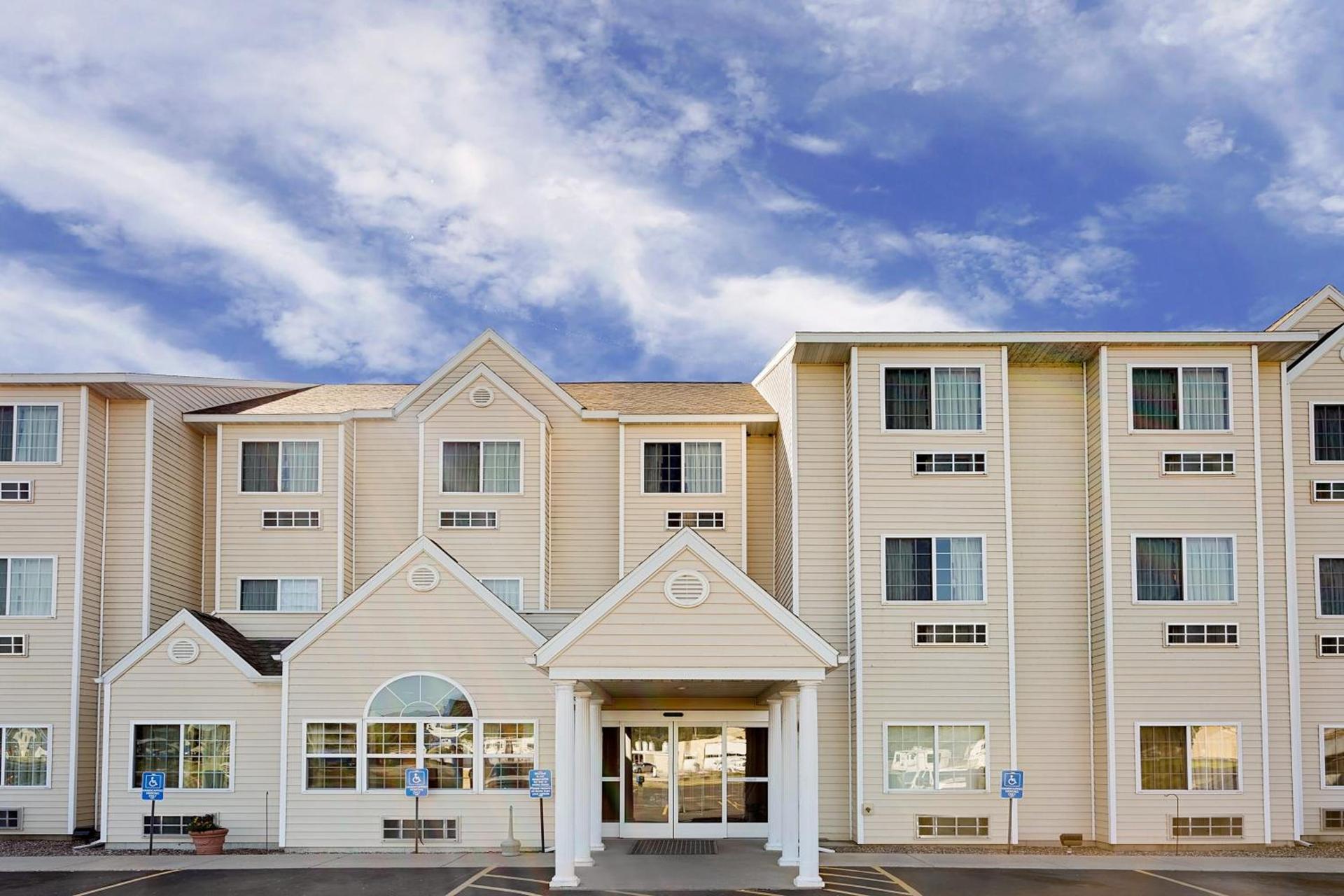 Microtel Inn & Suites by Wyndham Prairie du Chien photo 24