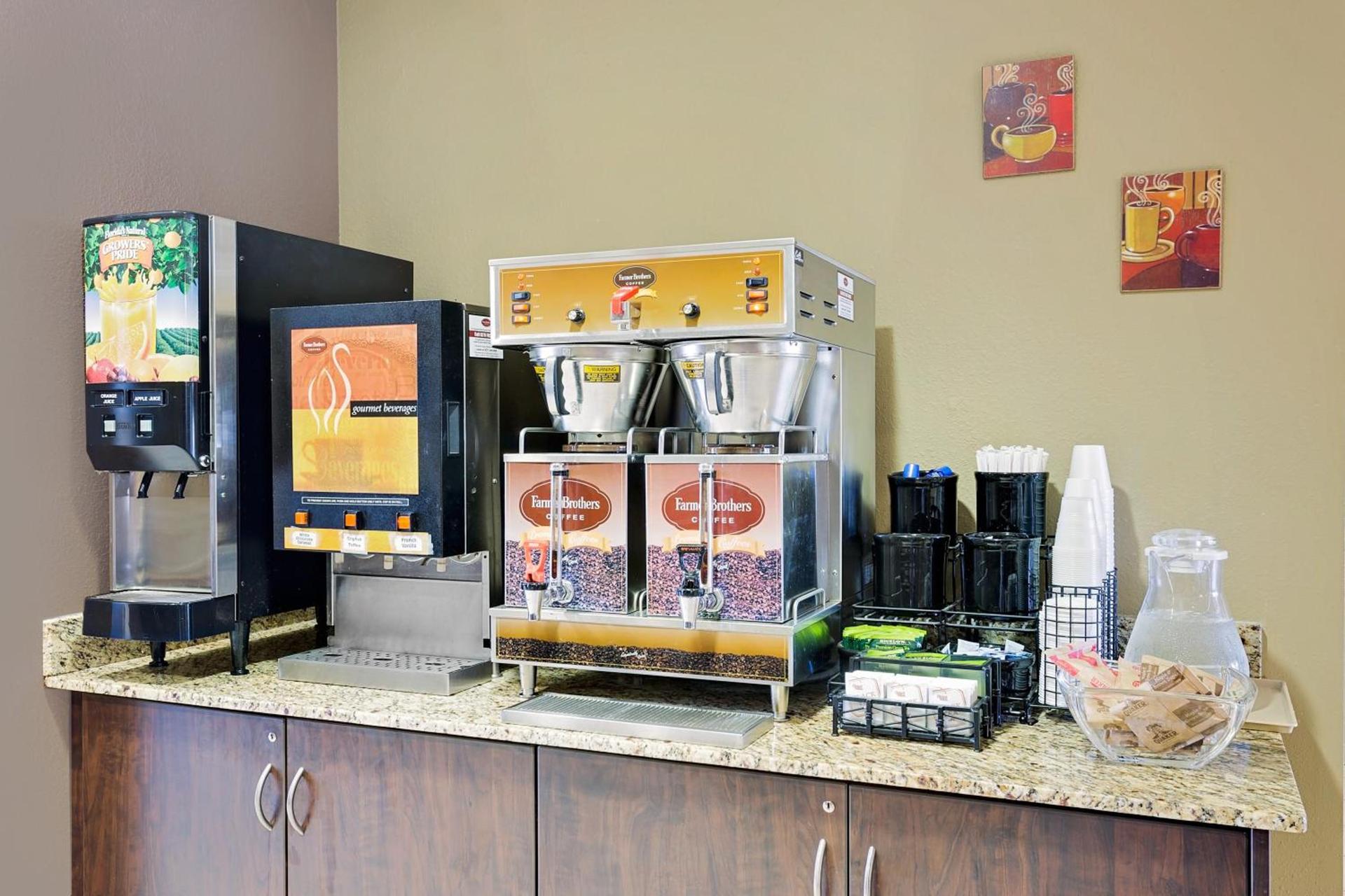 Microtel Inn & Suites by Wyndham Prairie du Chien photo 9