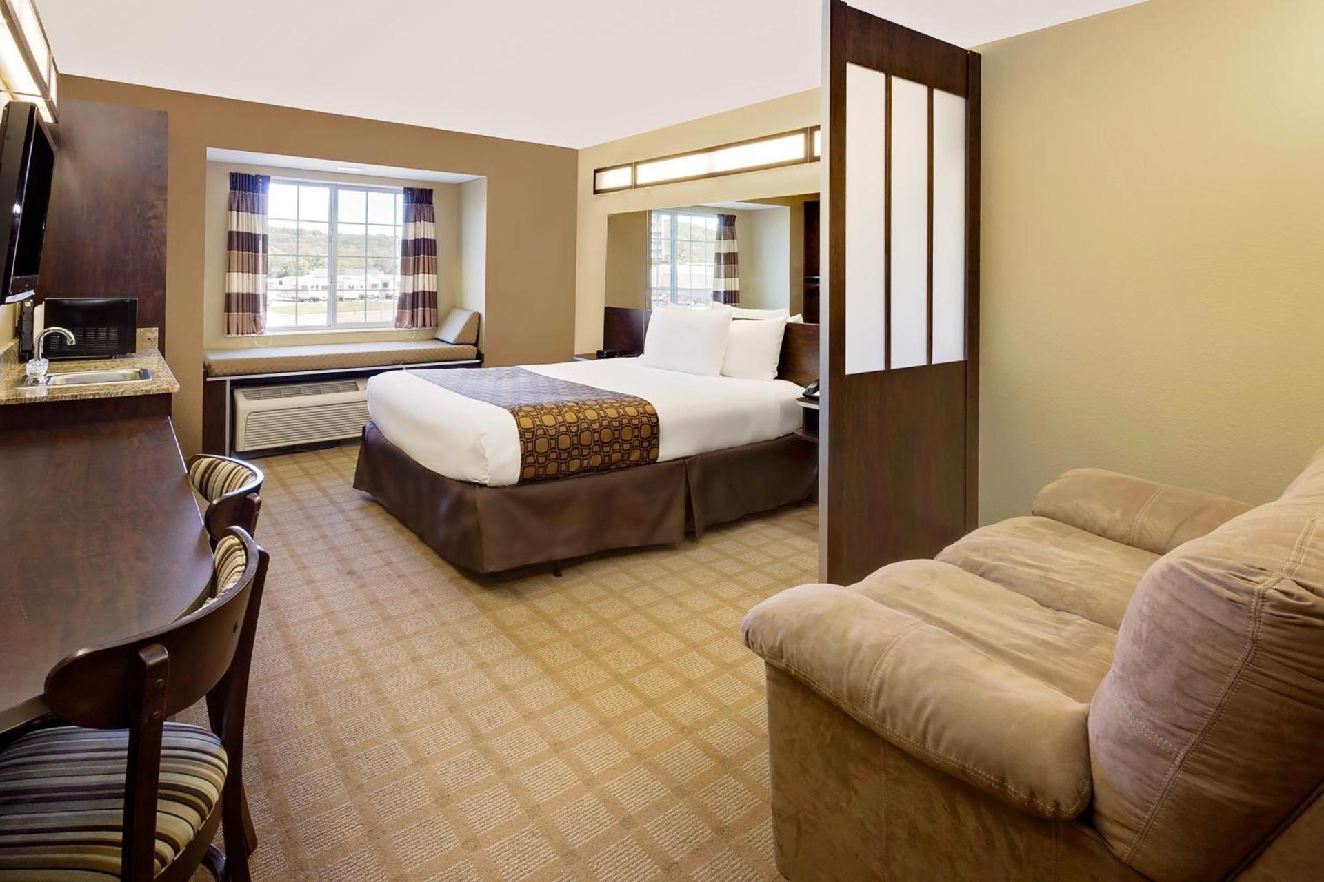 Microtel Inn & Suites by Wyndham Prairie du Chien photo 19