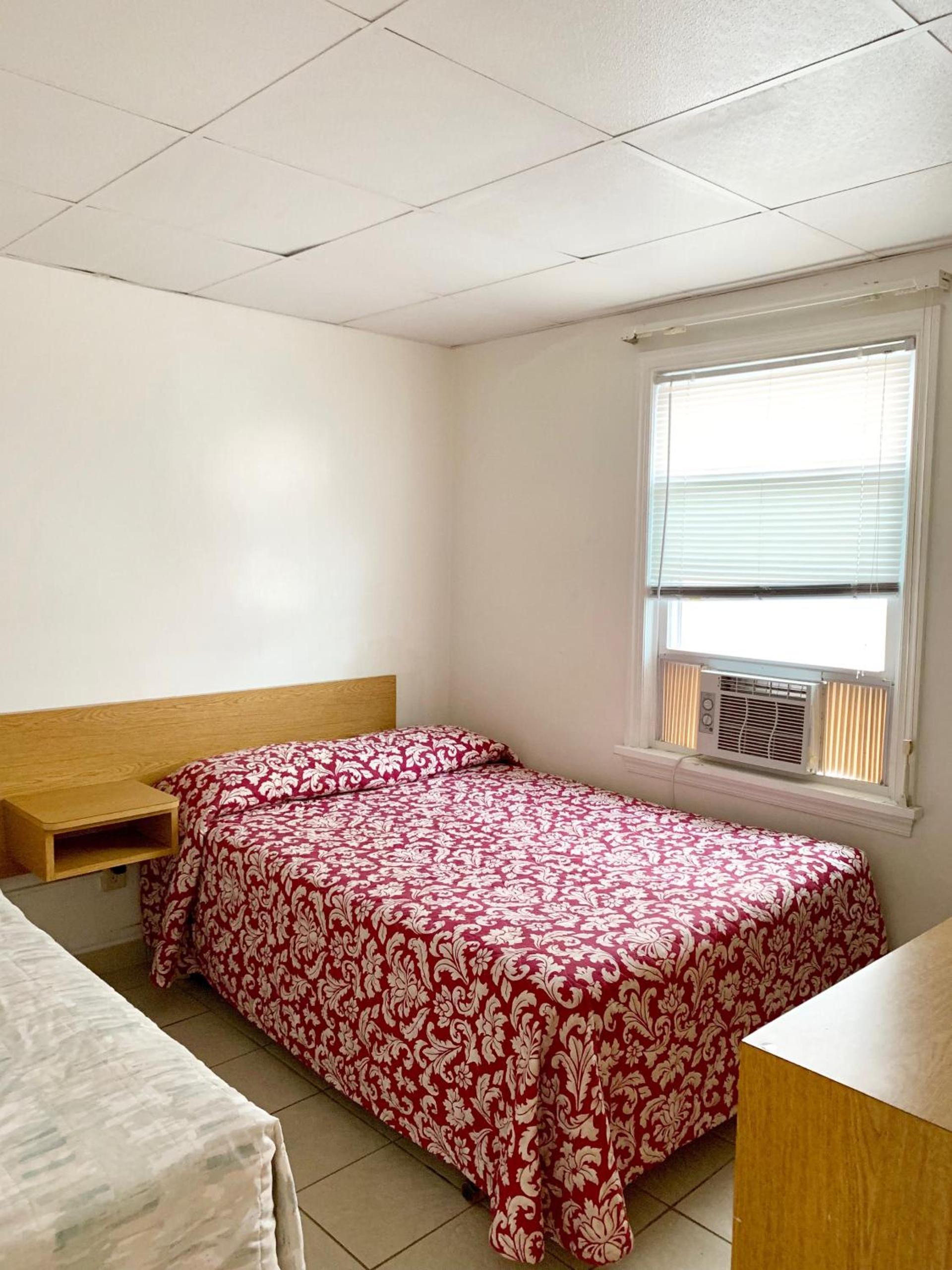 White Caps Motel photo 41