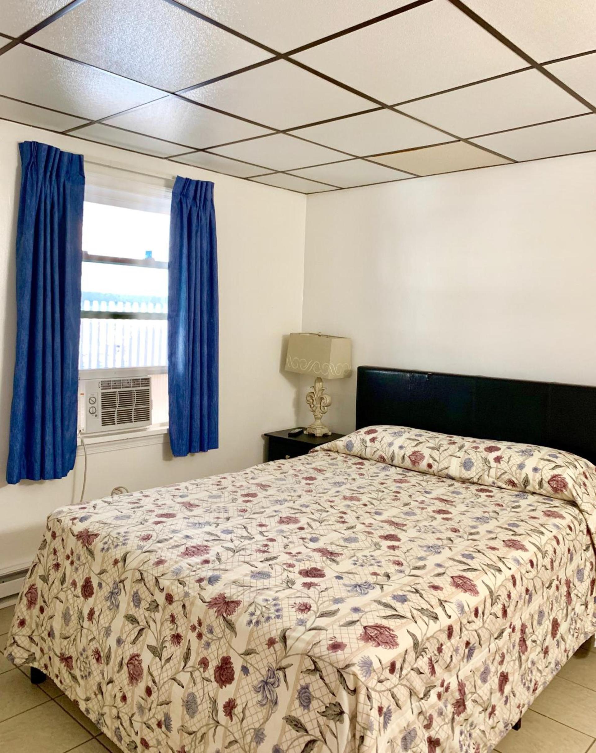 White Caps Motel photo 60