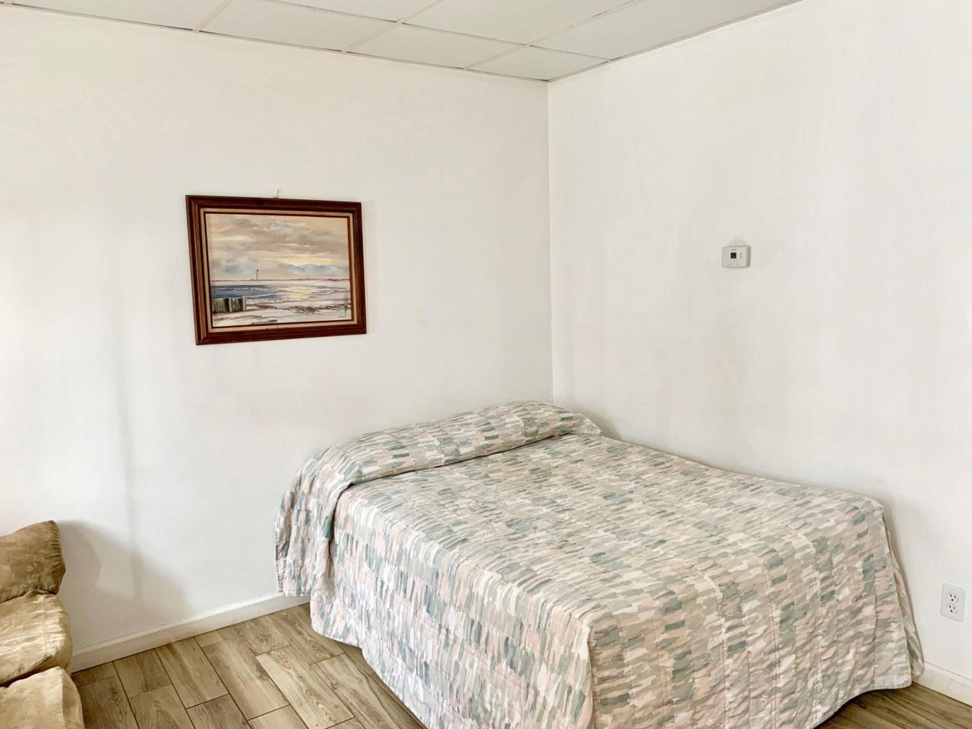 White Caps Motel photo 96