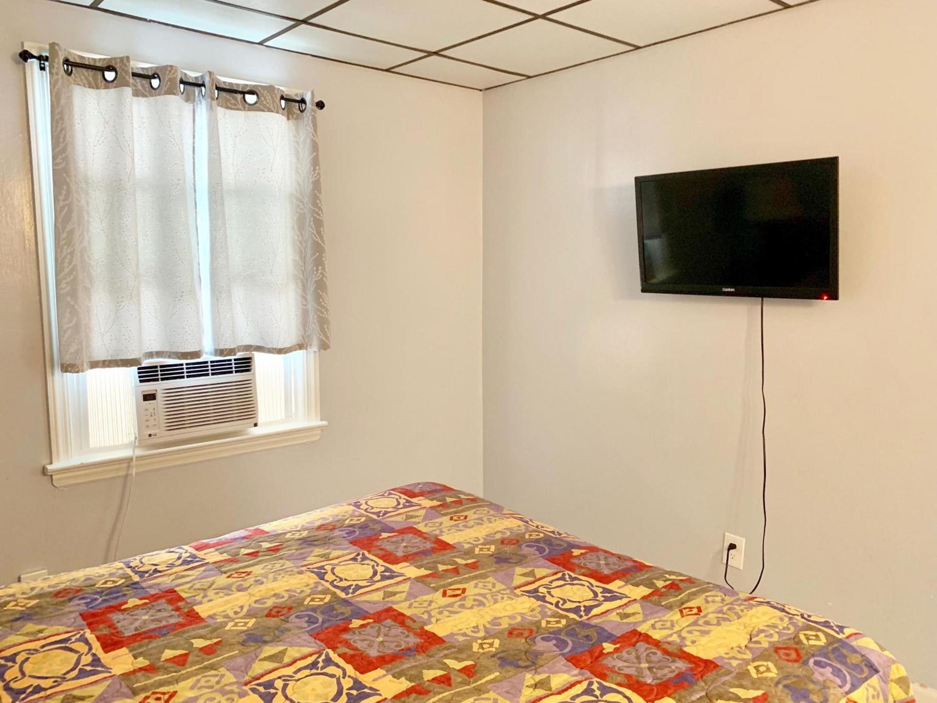 White Caps Motel photo 87