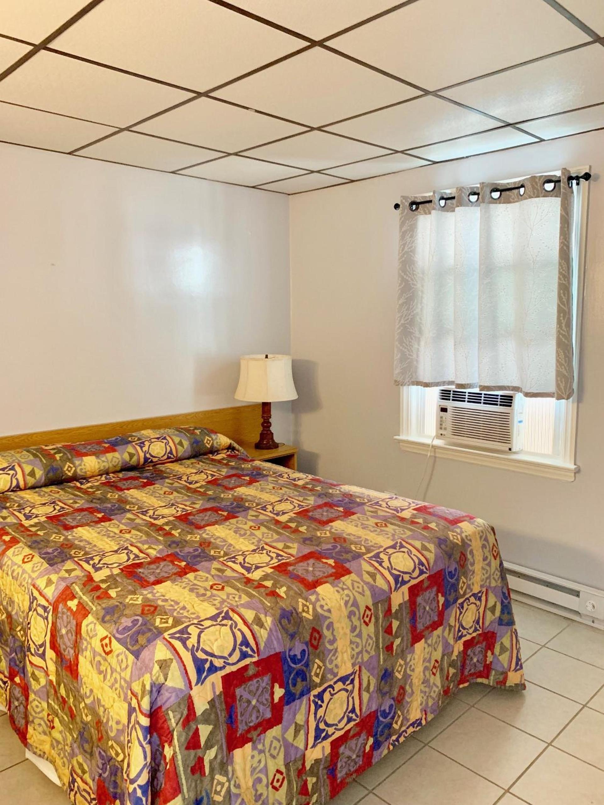 White Caps Motel photo 33