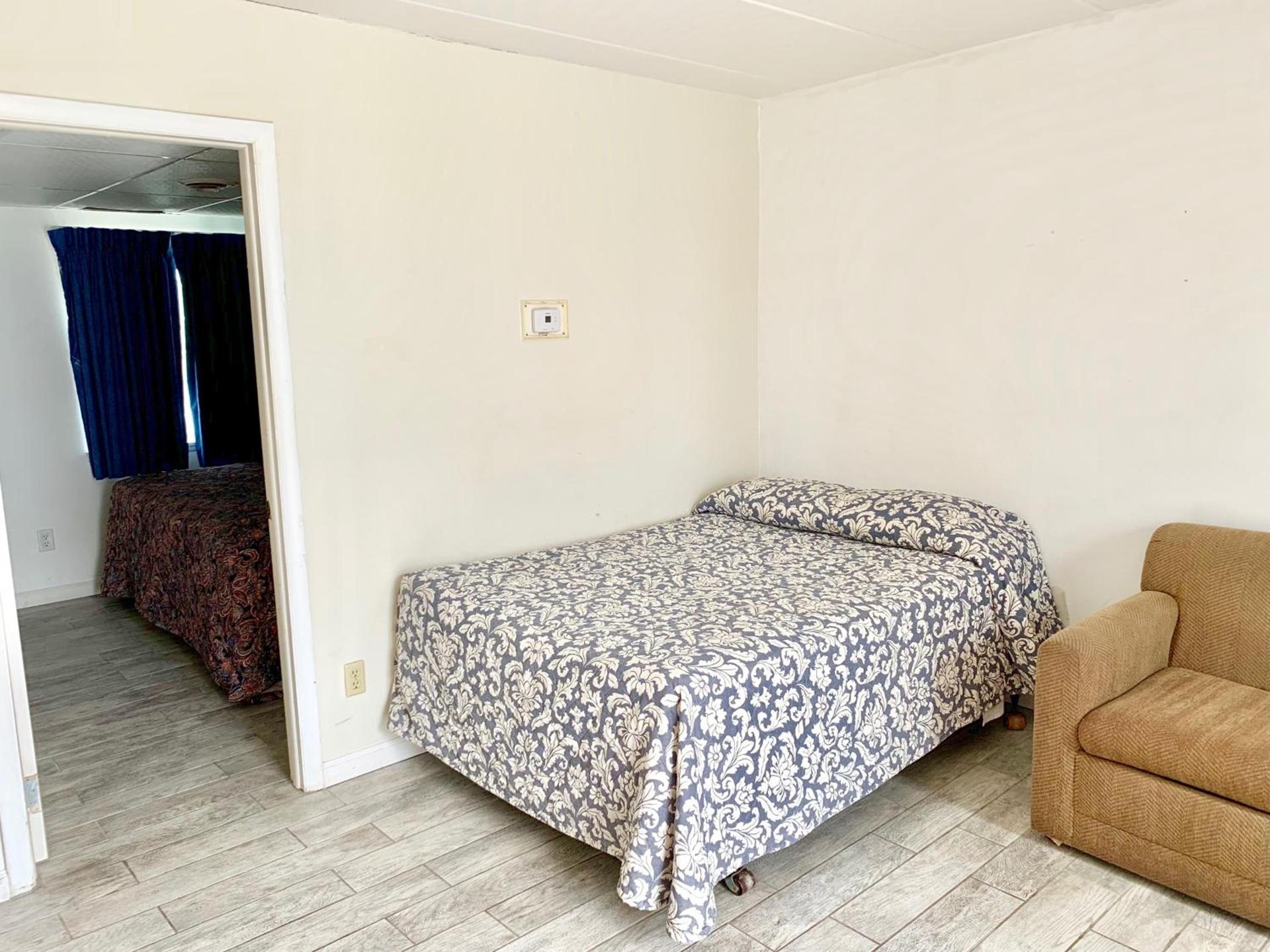 White Caps Motel photo 88