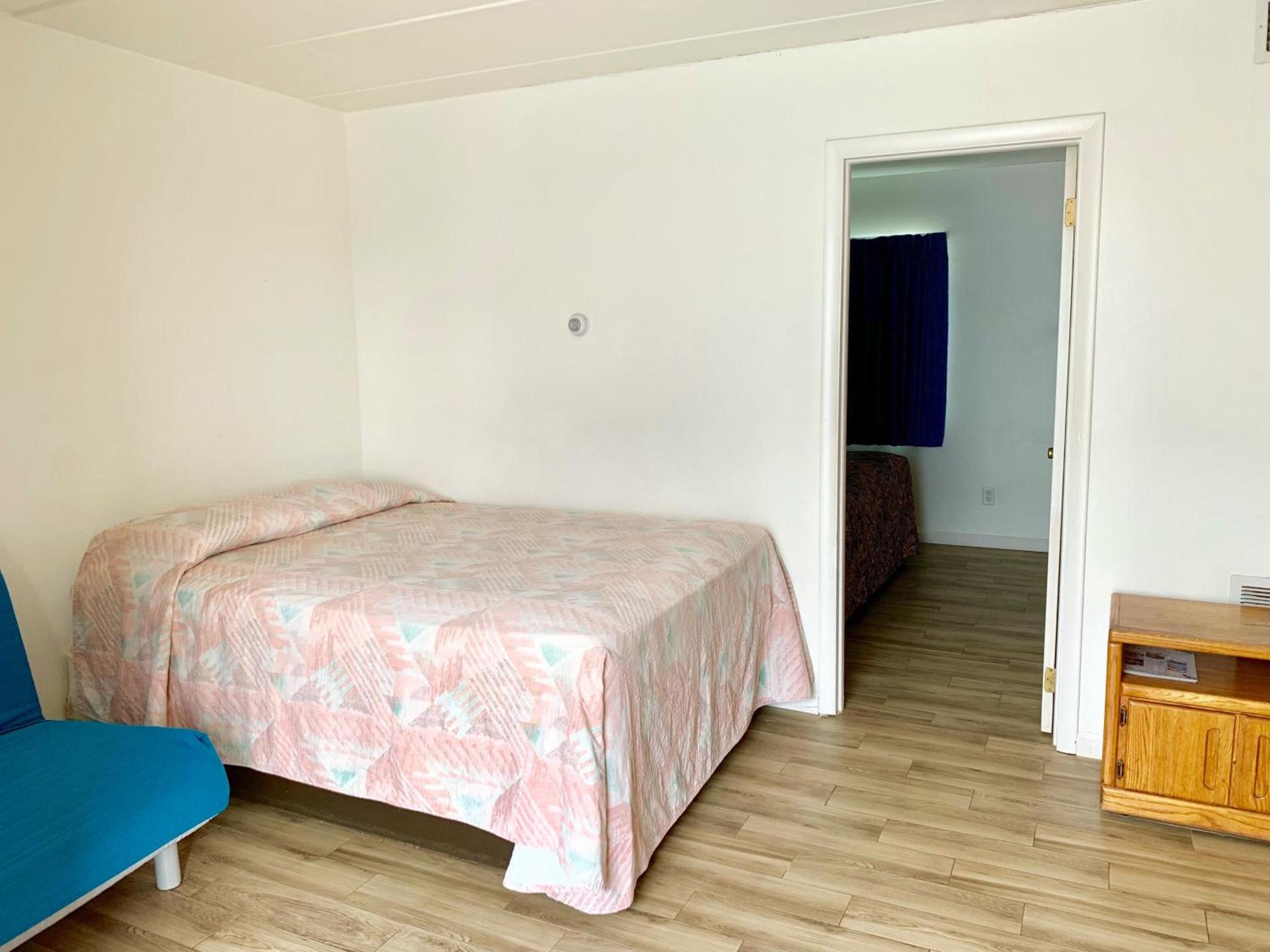 White Caps Motel photo 51