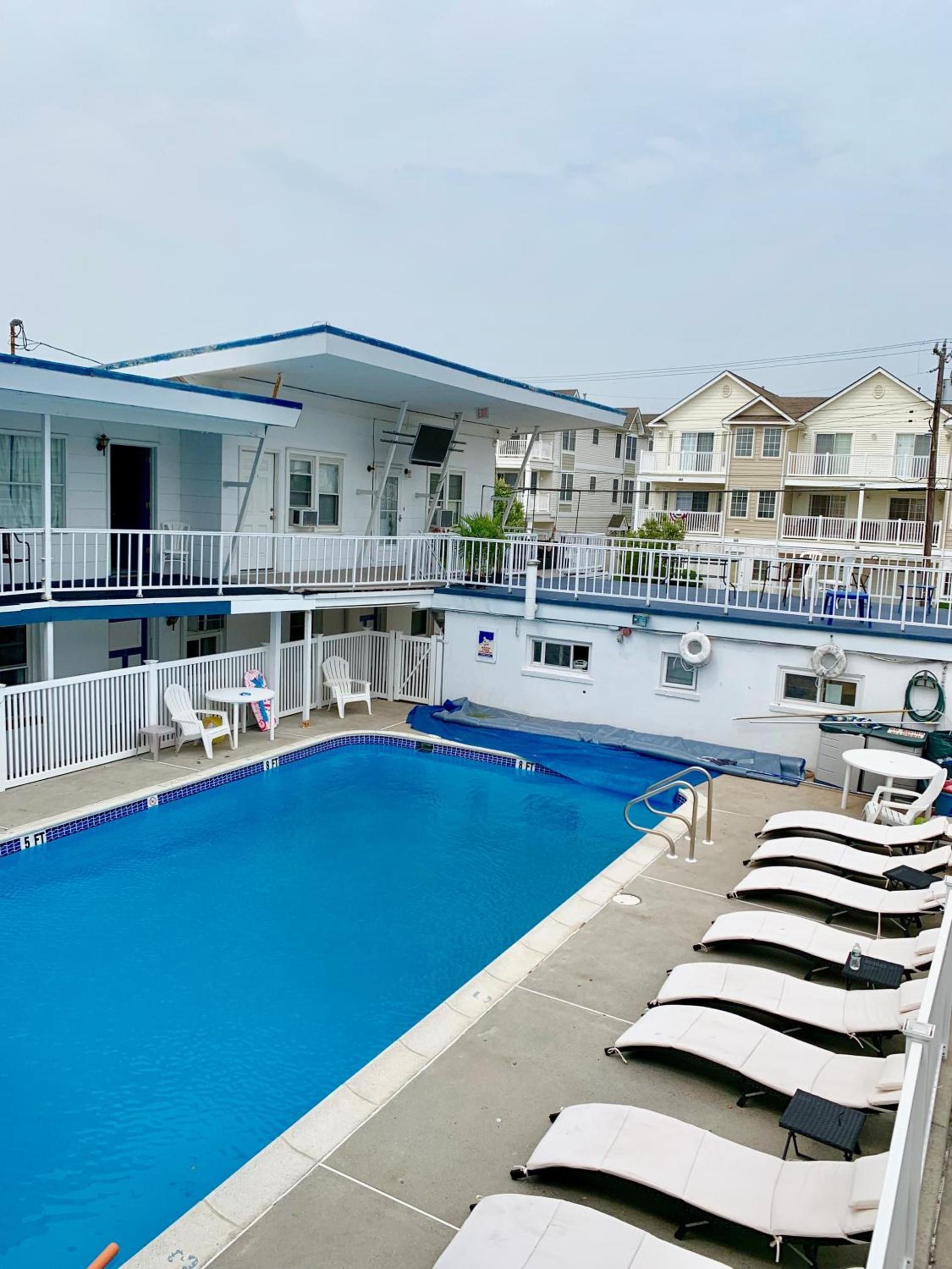 White Caps Motel photo 10