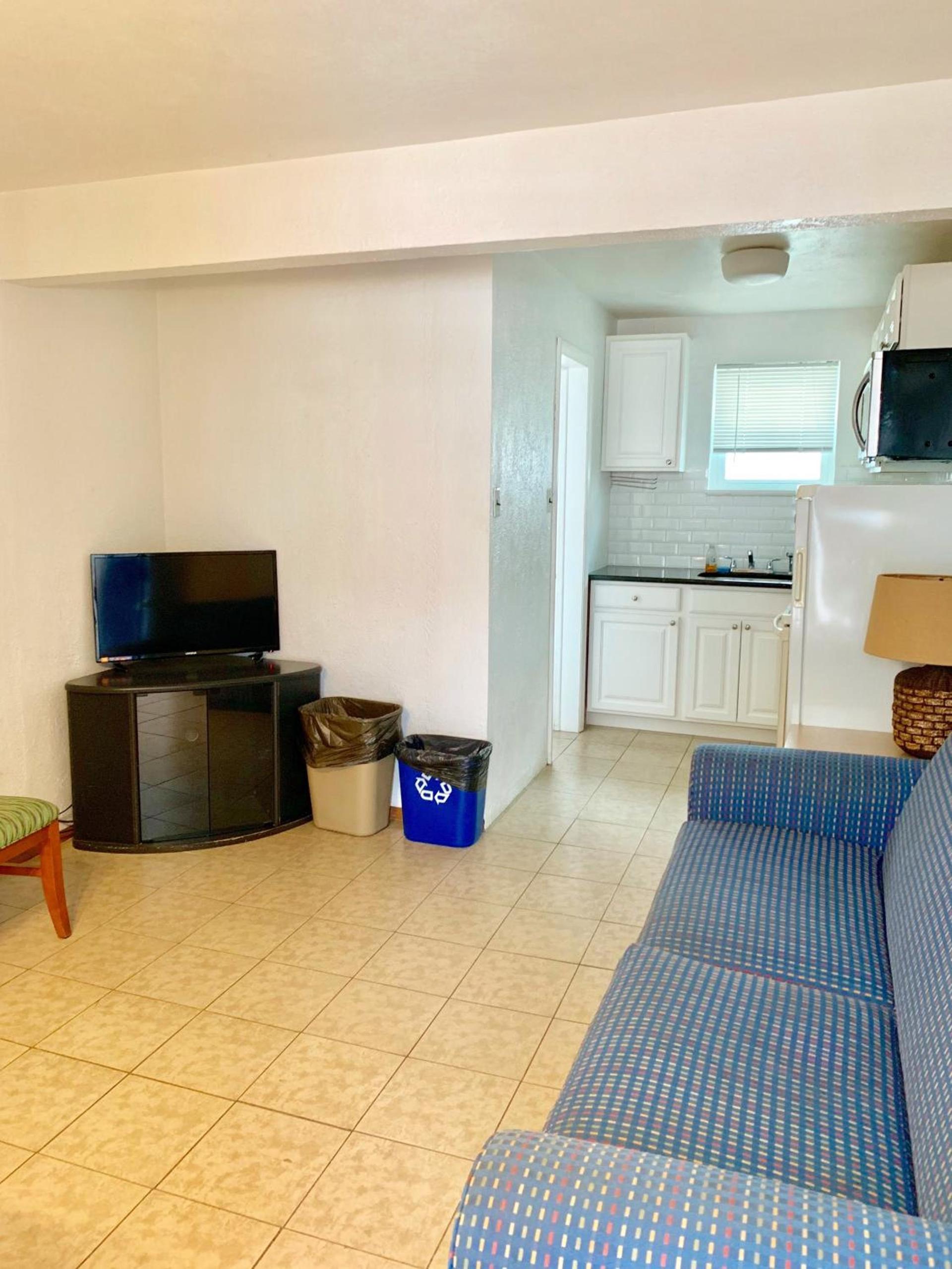 White Caps Motel photo 8
