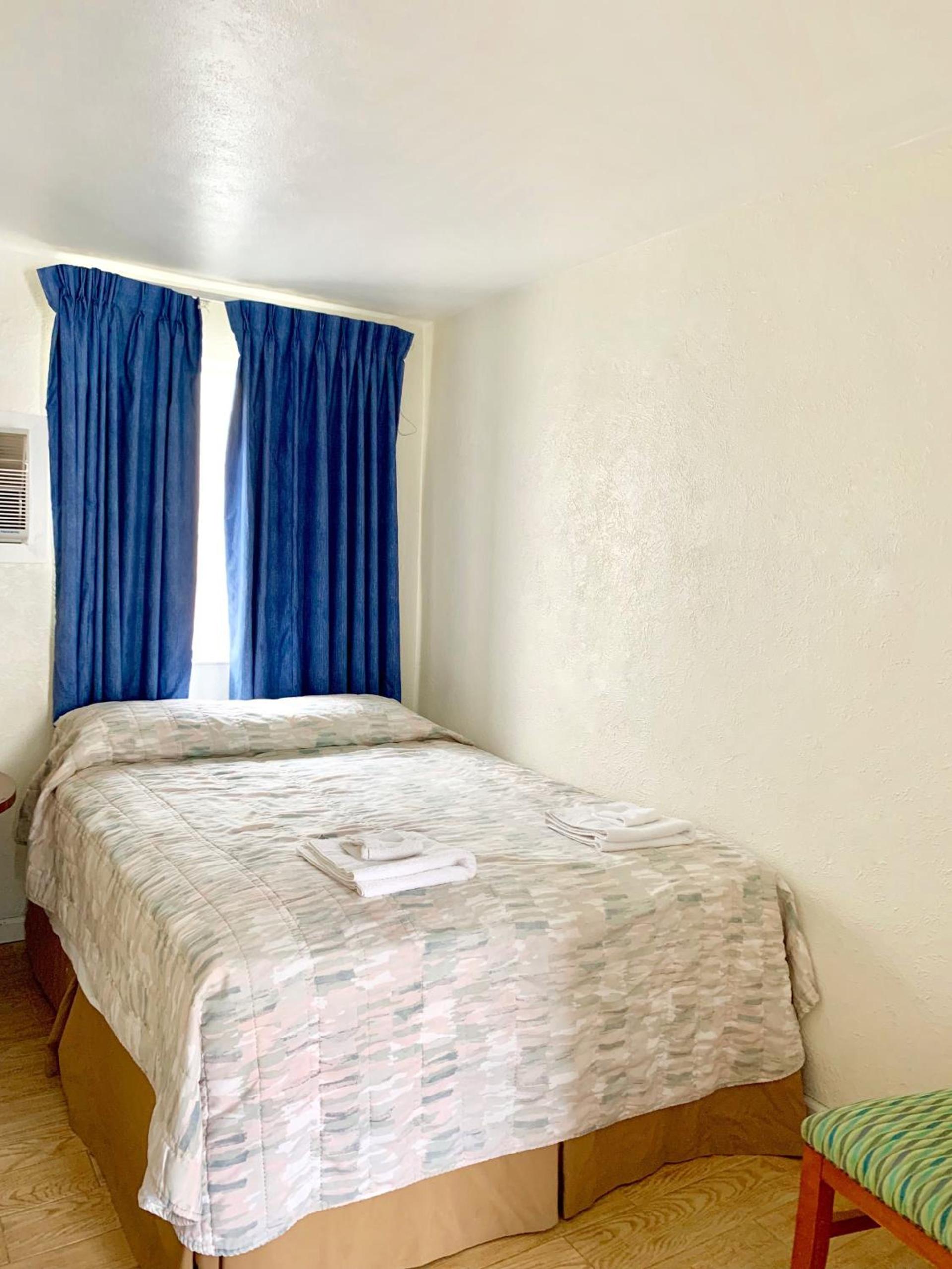 White Caps Motel photo 5