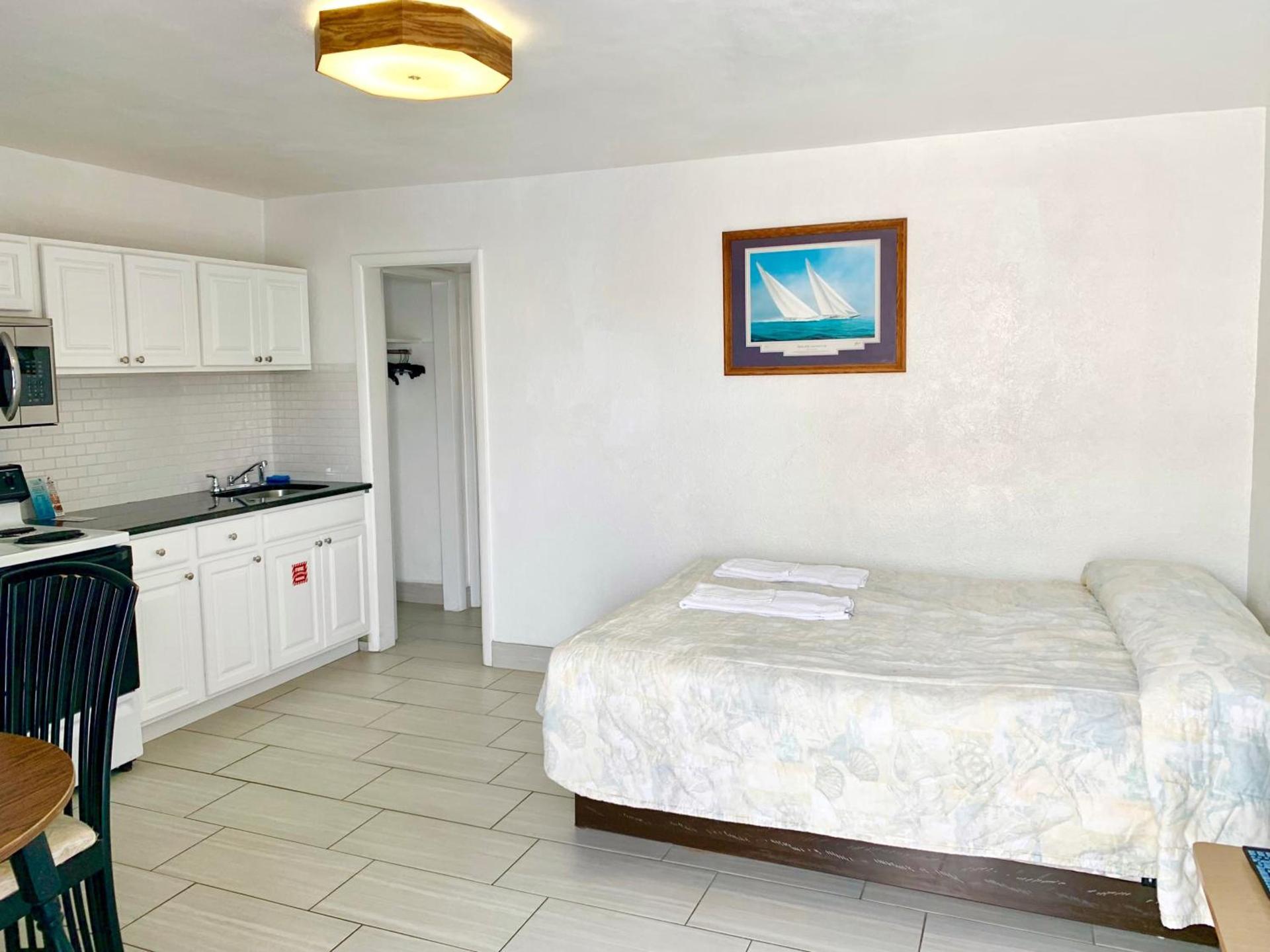 White Caps Motel photo 55