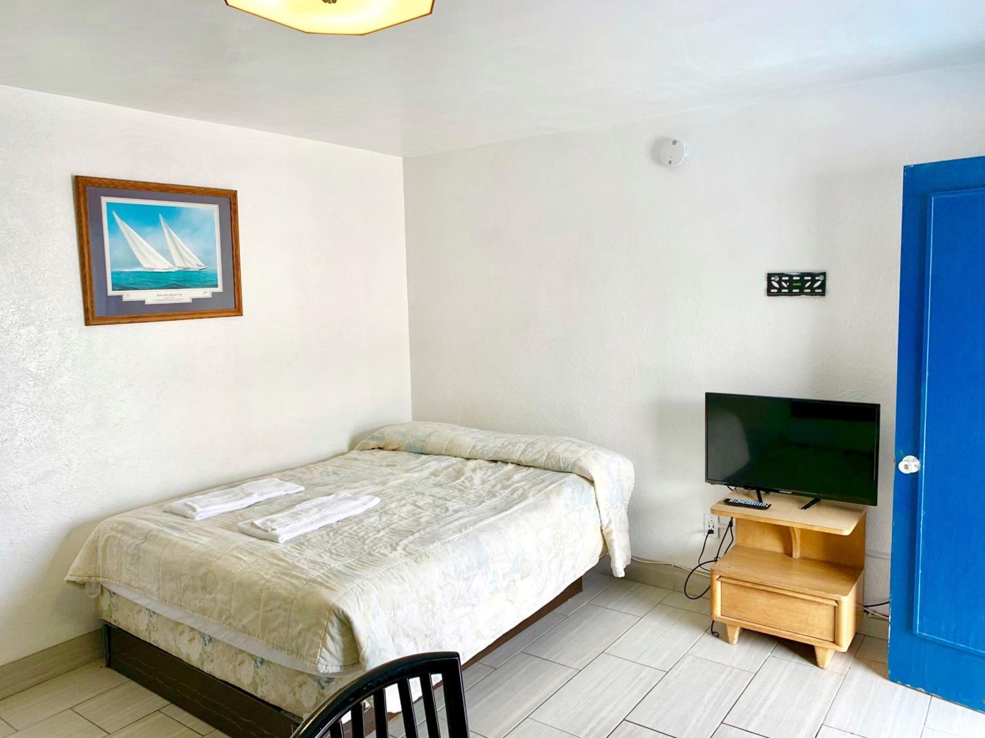 White Caps Motel photo 44