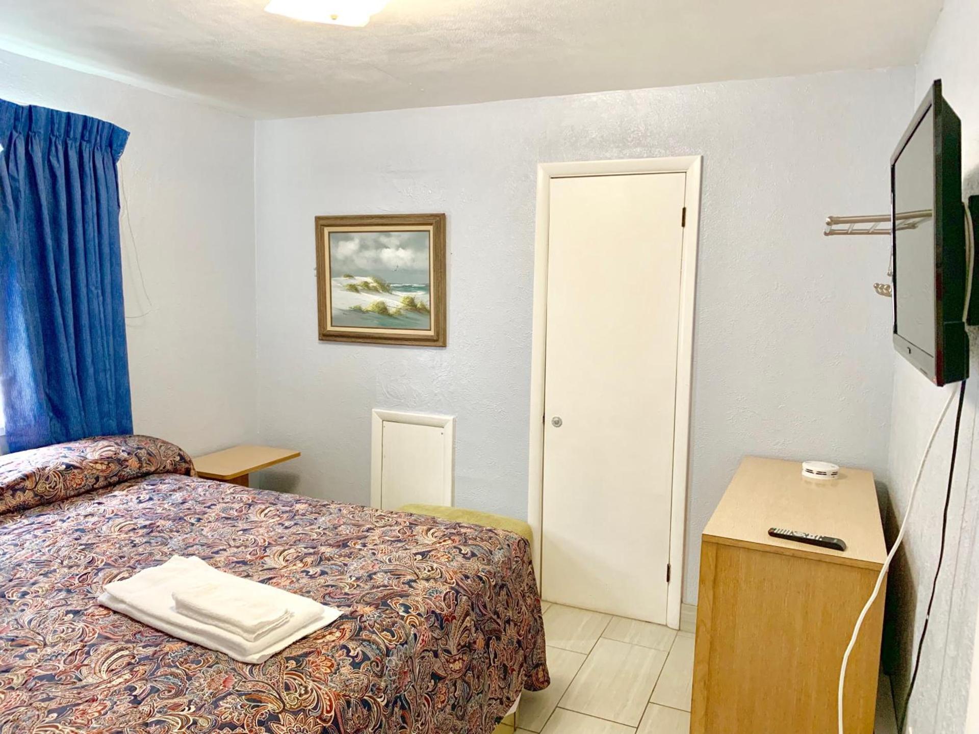 White Caps Motel photo 52