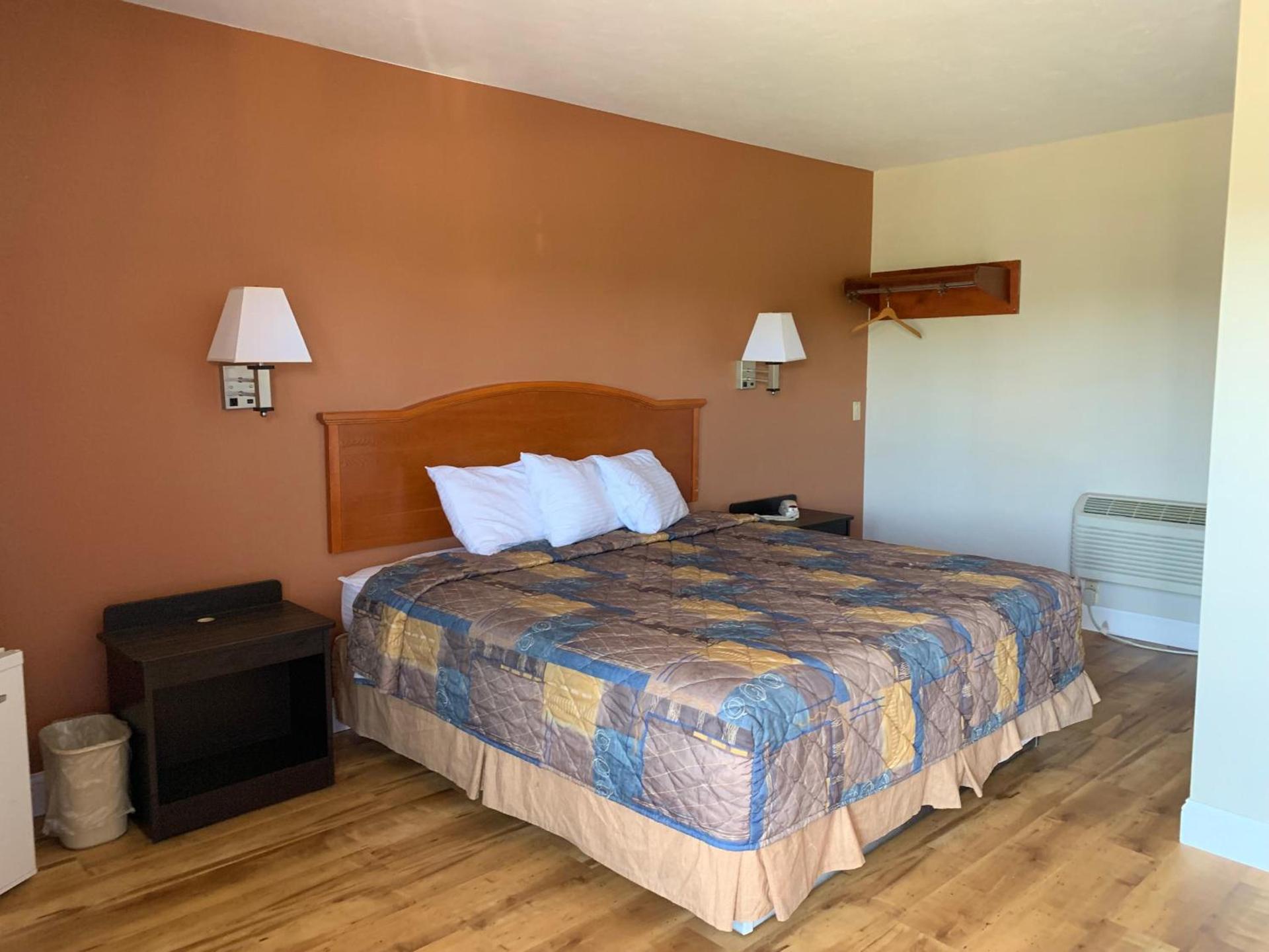 Rodeway Inn photo 15