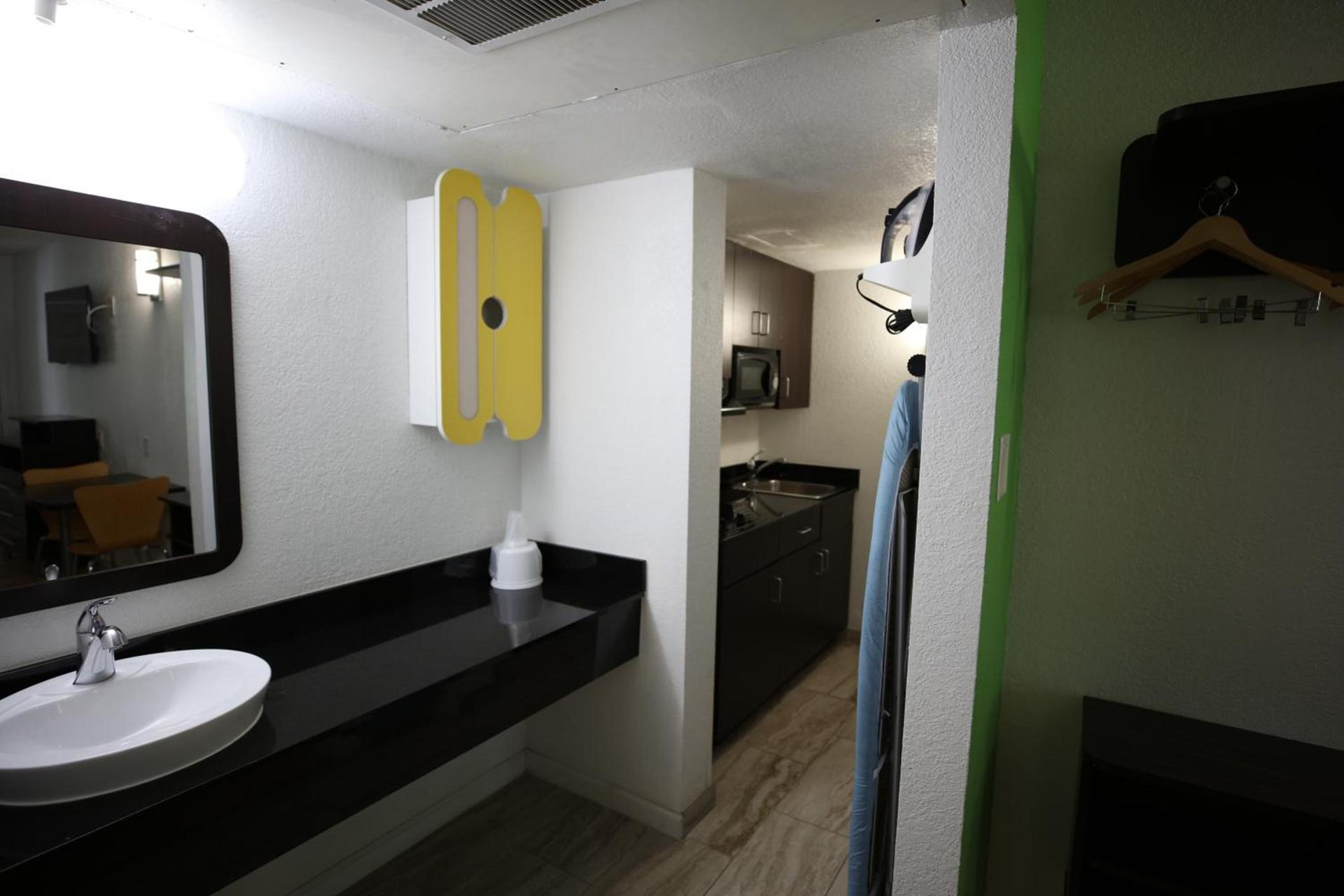 Studio 6-Barstow, CA photo 29