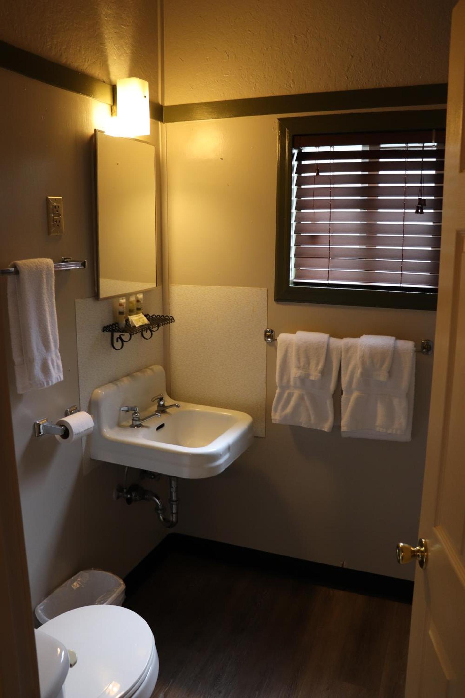 Lone Fir Resort photo 31