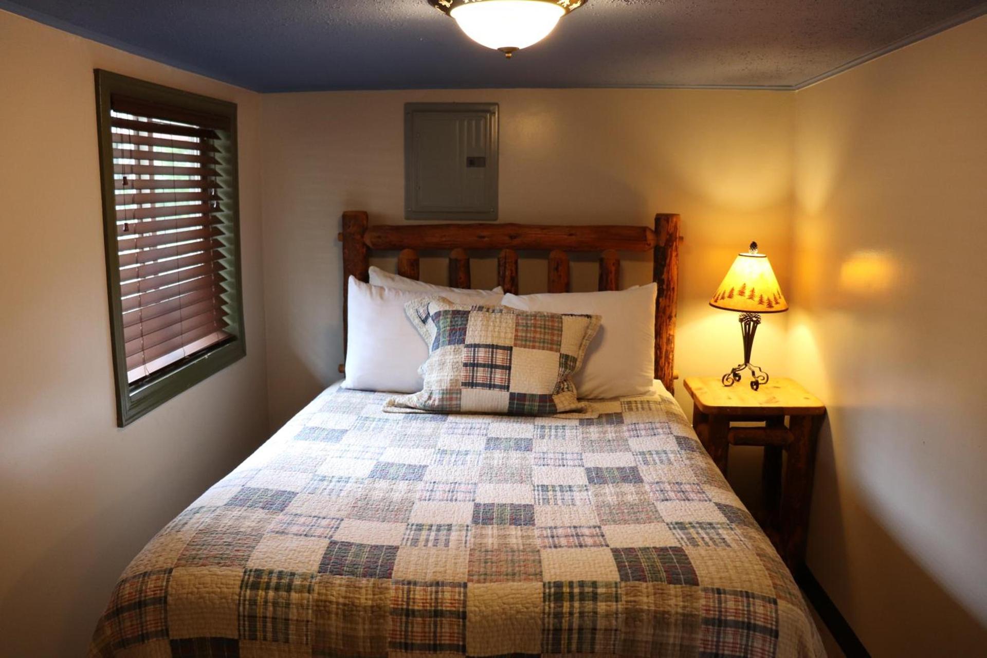 Lone Fir Resort photo 33