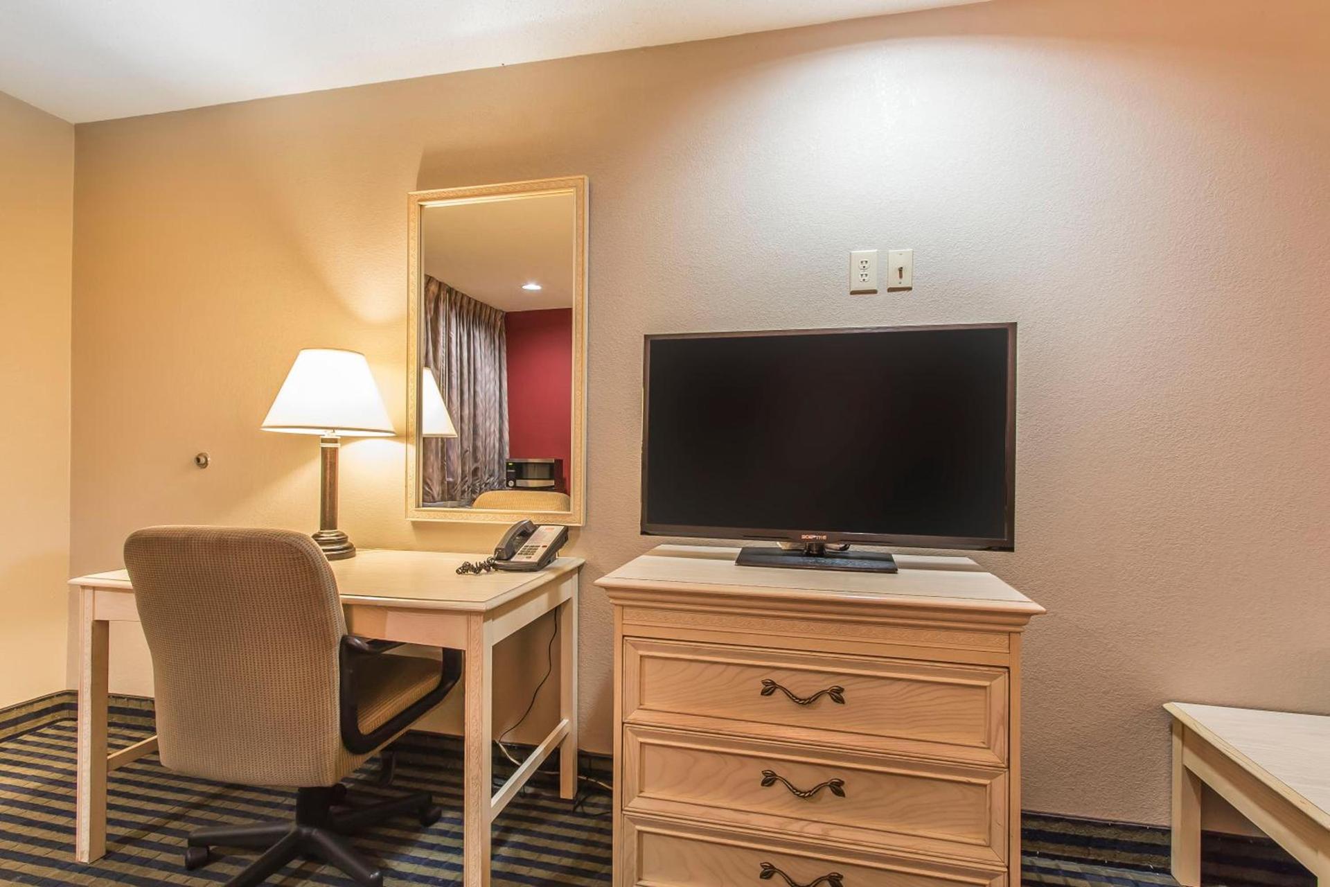 Econo Lodge Berea photo 2