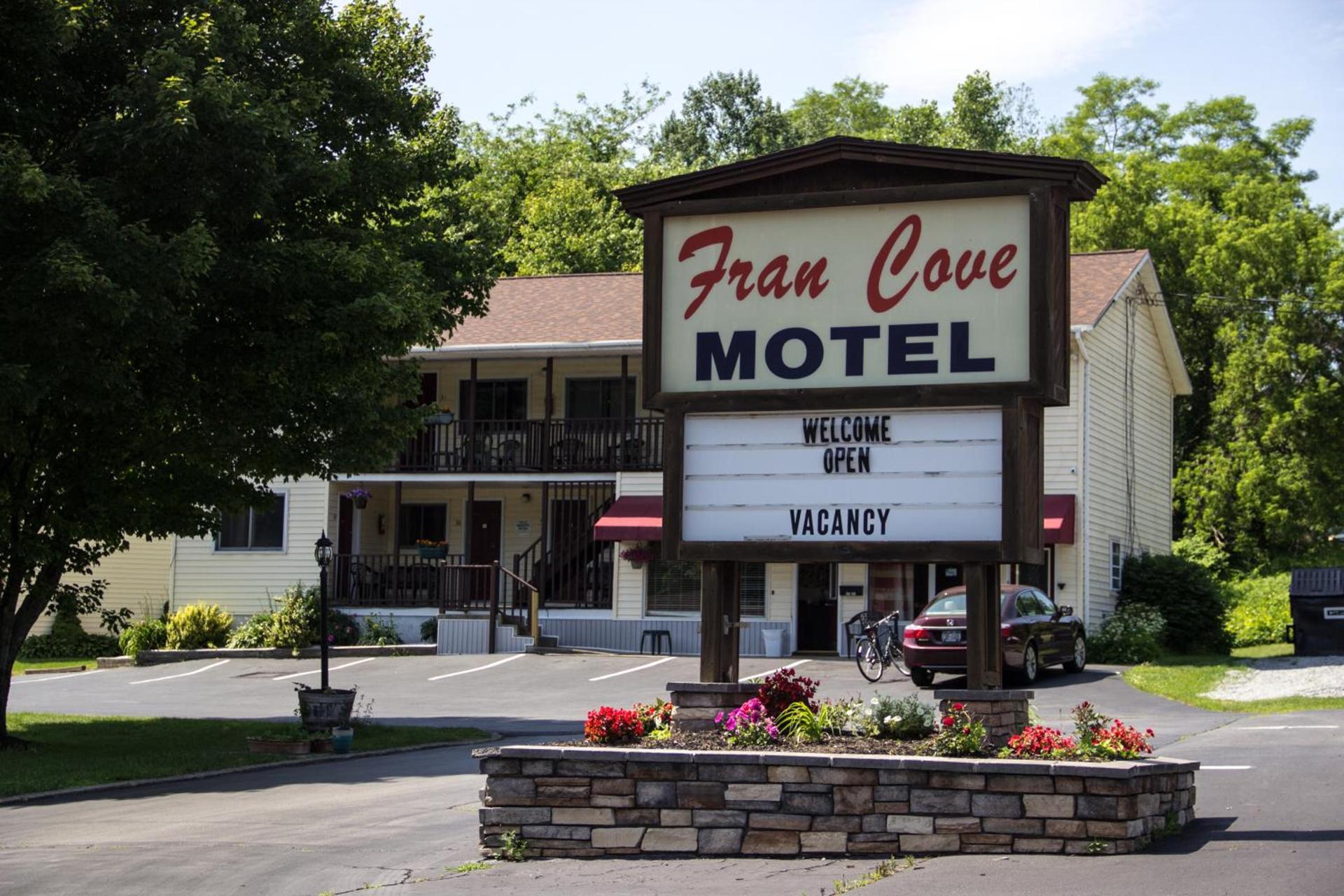 Fran Cove Motel photo 1