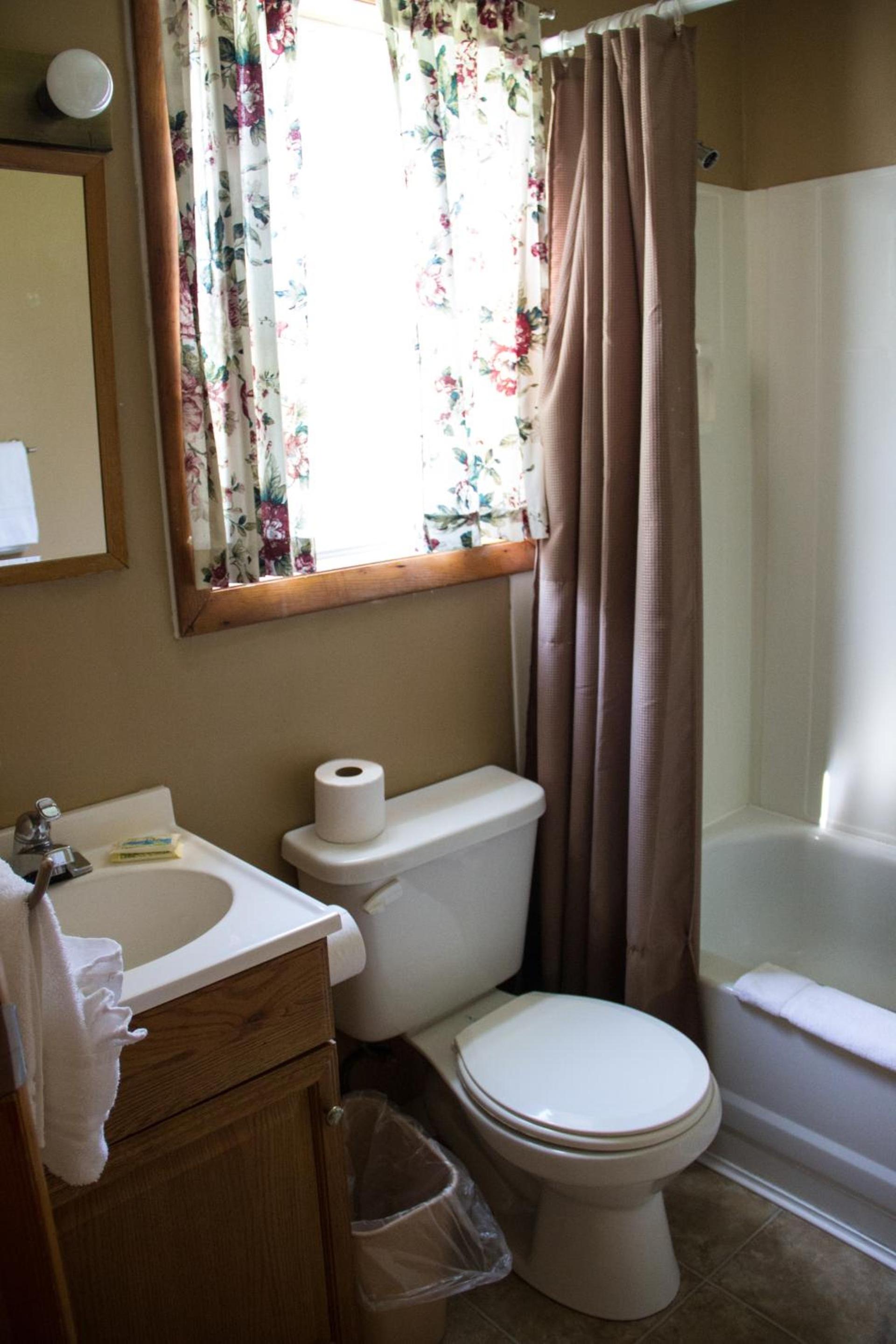 Fran Cove Motel photo 35