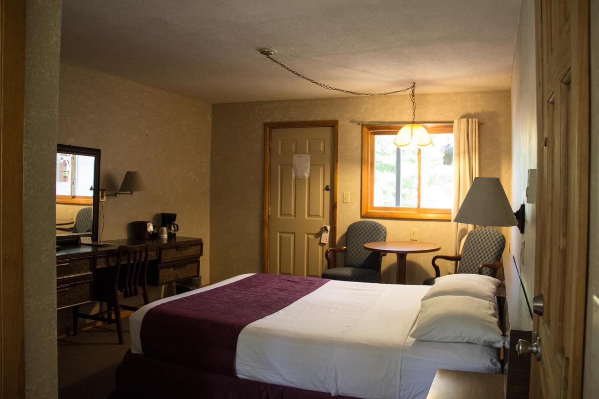 Fran Cove Motel photo 34