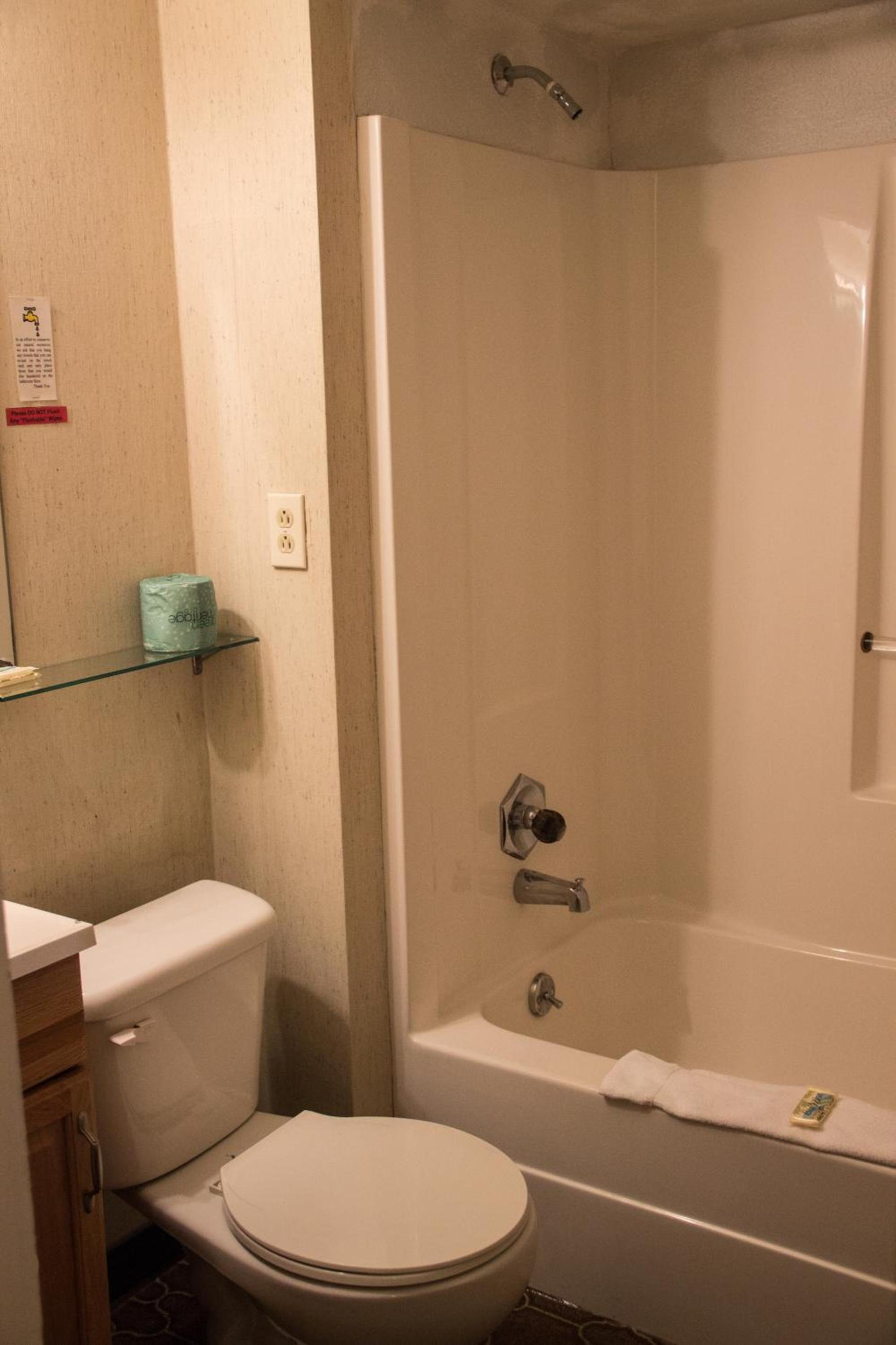 Fran Cove Motel photo 33