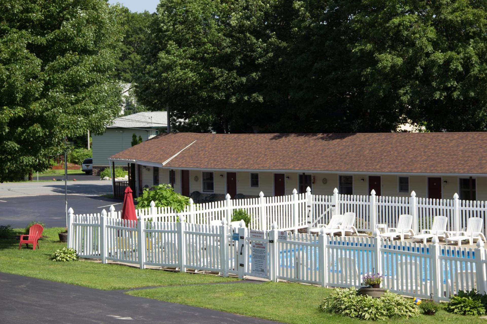 Fran Cove Motel photo 26