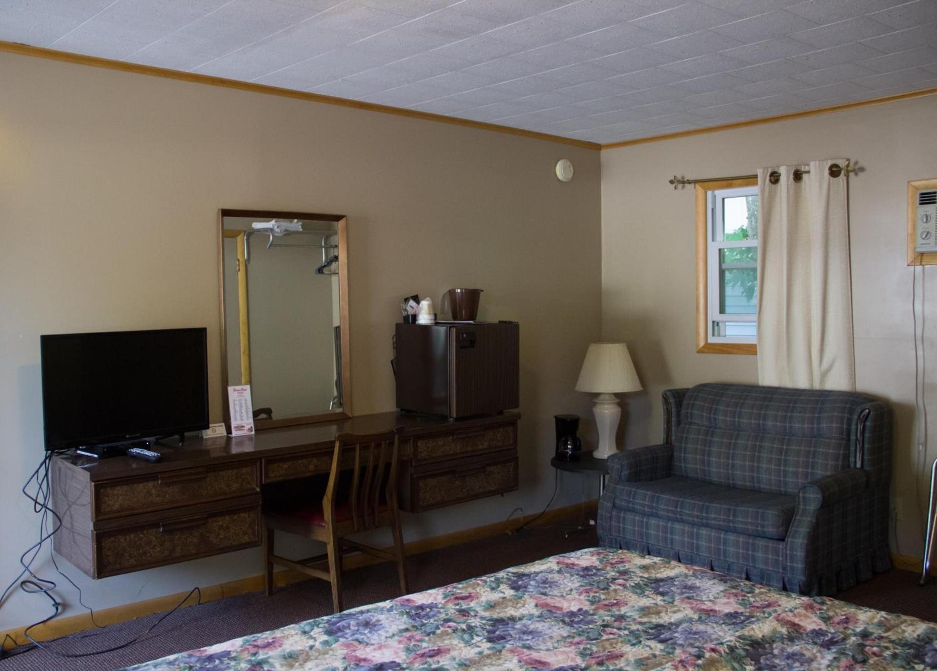 Fran Cove Motel photo 14
