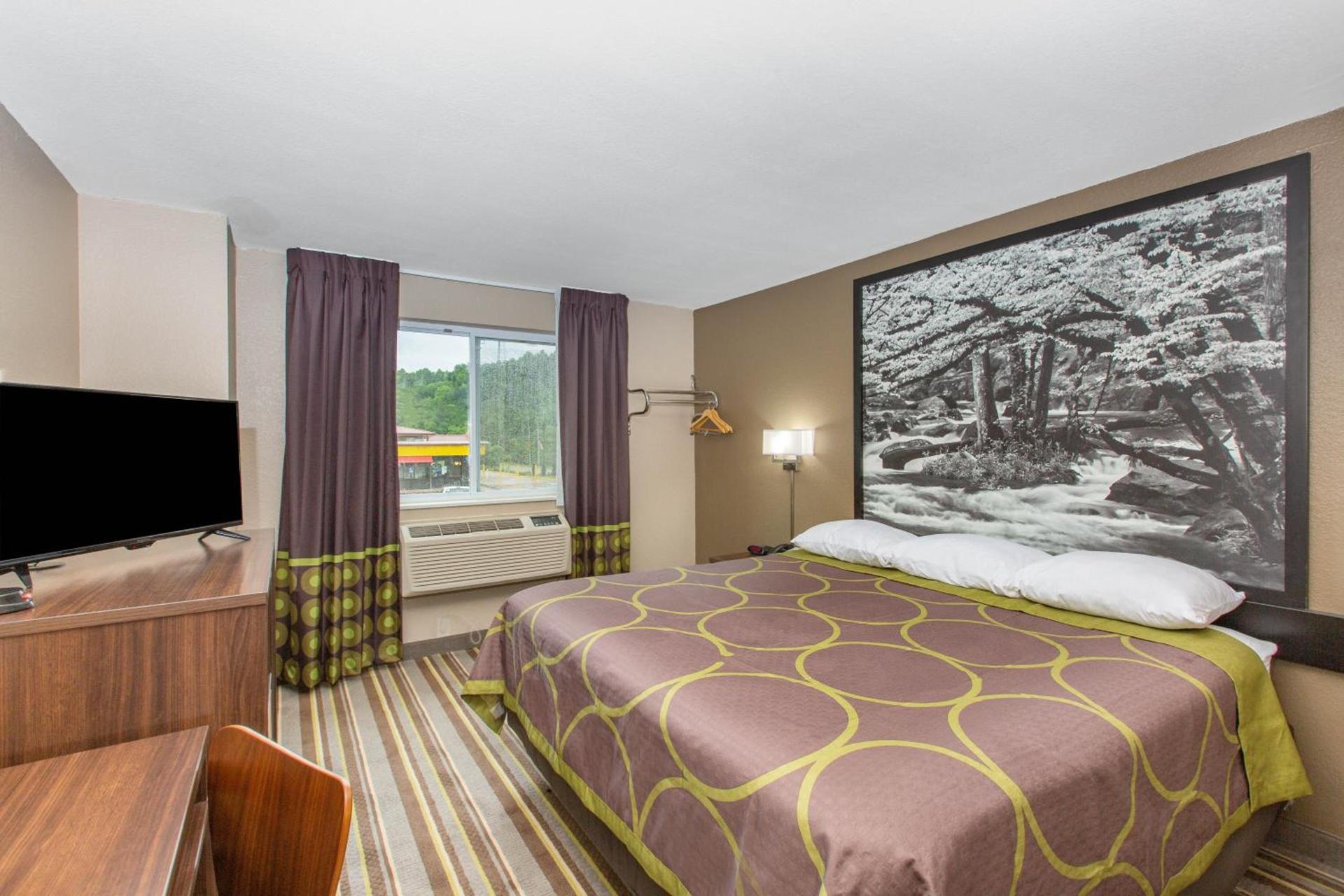 Super 8 by Wyndham Chattanooga Lookout Mountain TN photo 23