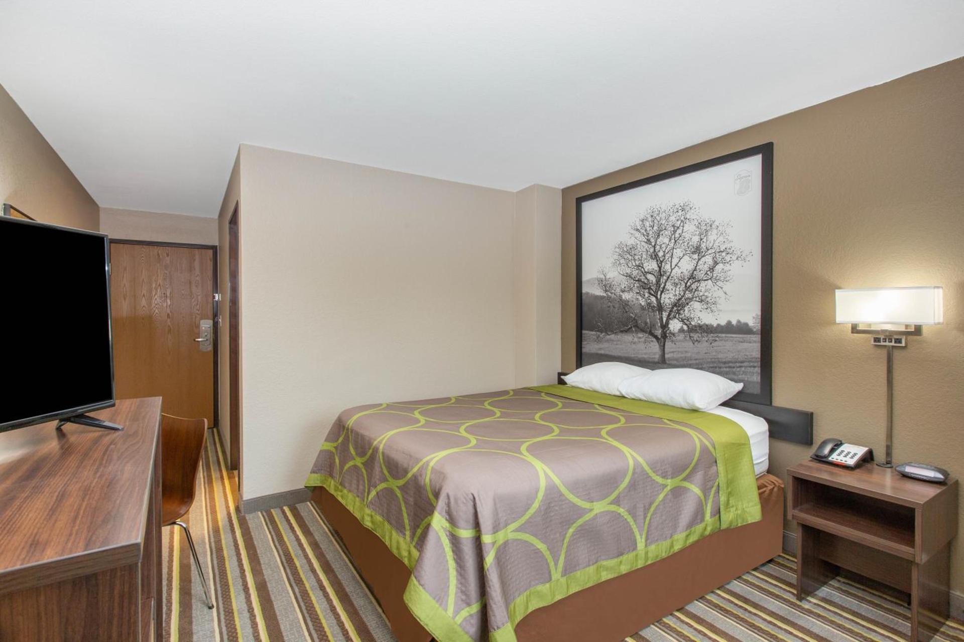 Super 8 by Wyndham Chattanooga Lookout Mountain TN photo 25