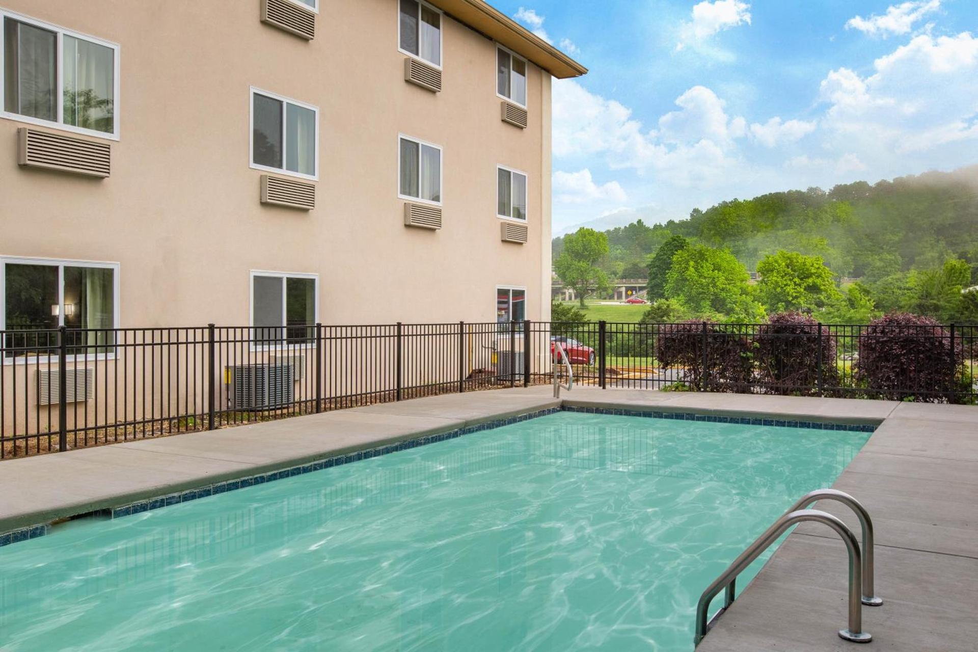Super 8 by Wyndham Chattanooga Lookout Mountain TN photo 18