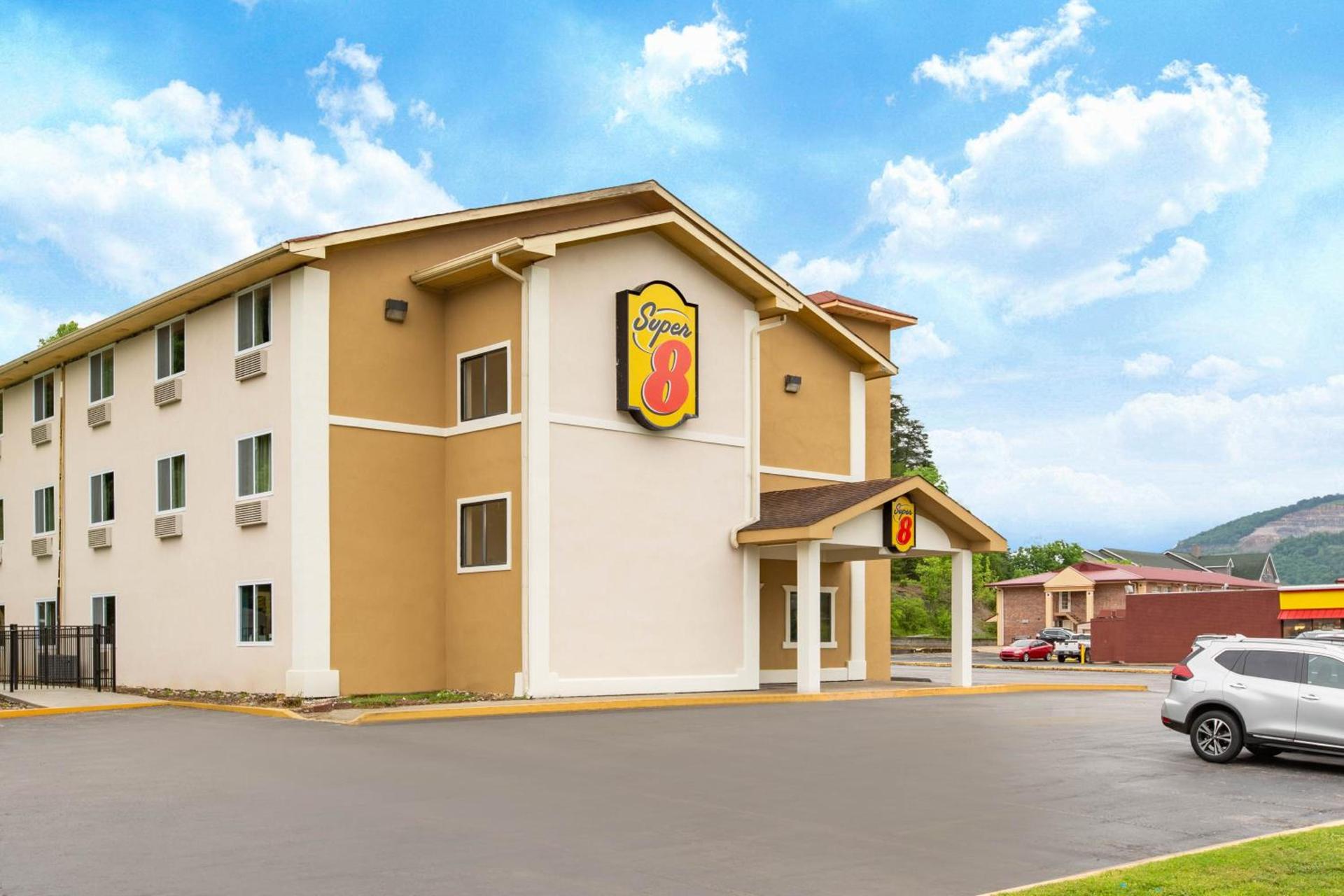 Super 8 by Wyndham Chattanooga Lookout Mountain TN photo 16