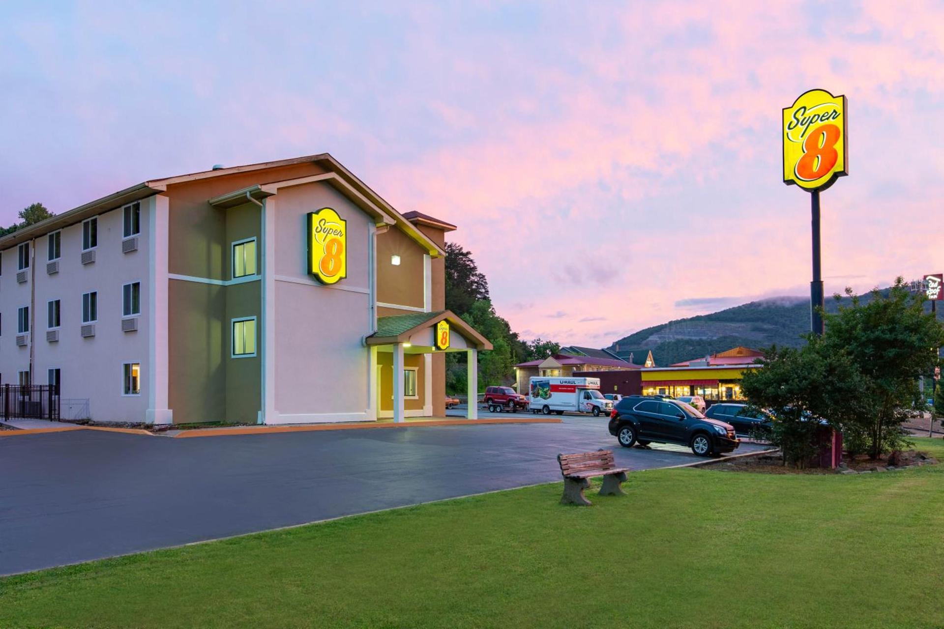 Super 8 by Wyndham Chattanooga Lookout Mountain TN photo 17