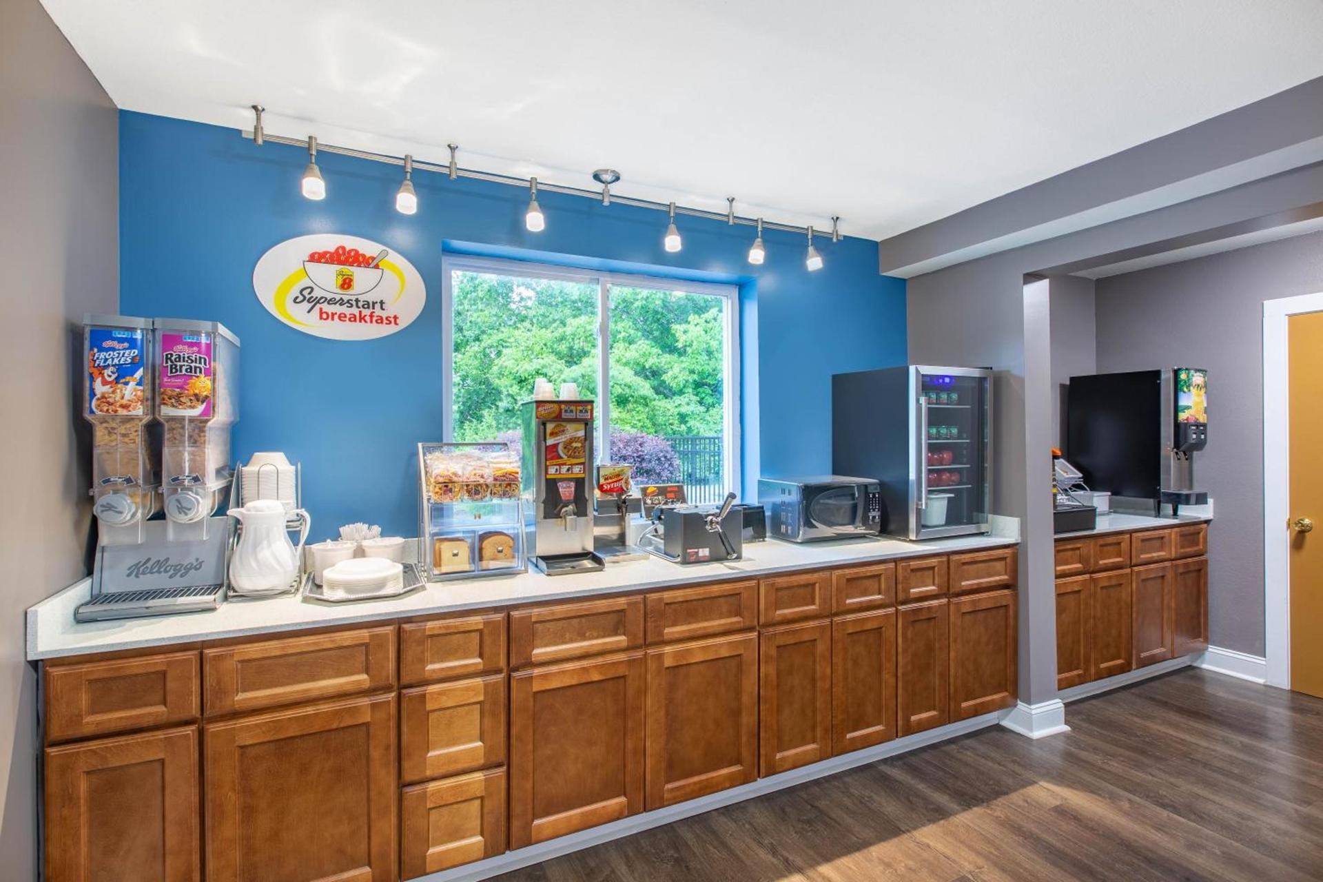 Super 8 by Wyndham Chattanooga Lookout Mountain TN photo 22