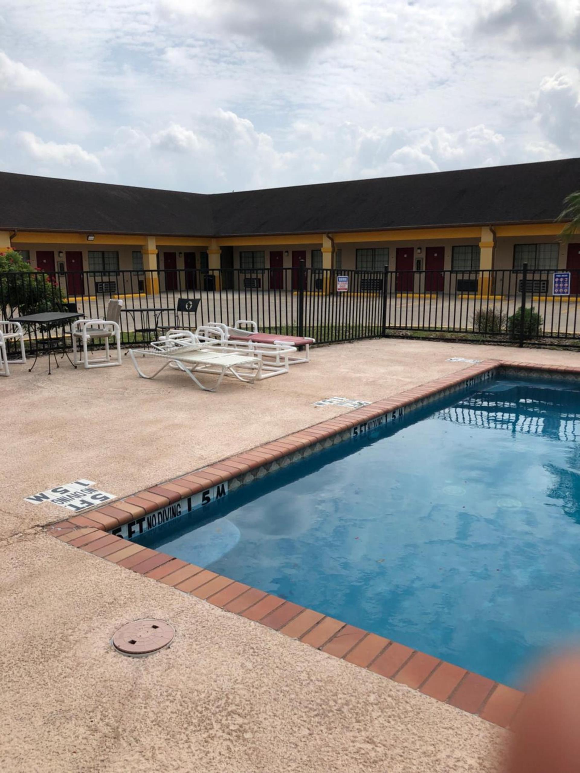Los Fresnos Inn and Suites photo 68