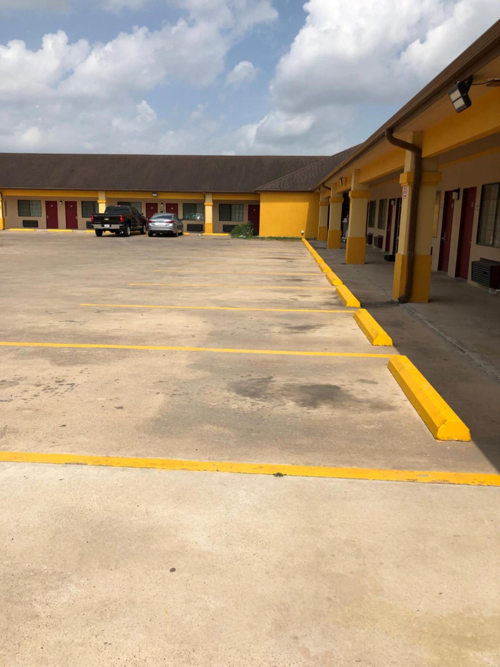Los Fresnos Inn and Suites photo 66