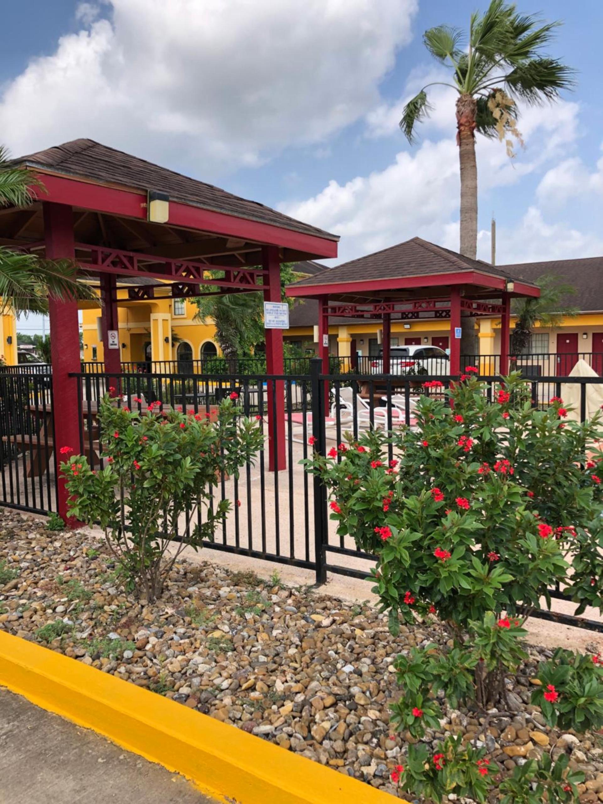Los Fresnos Inn and Suites photo 65