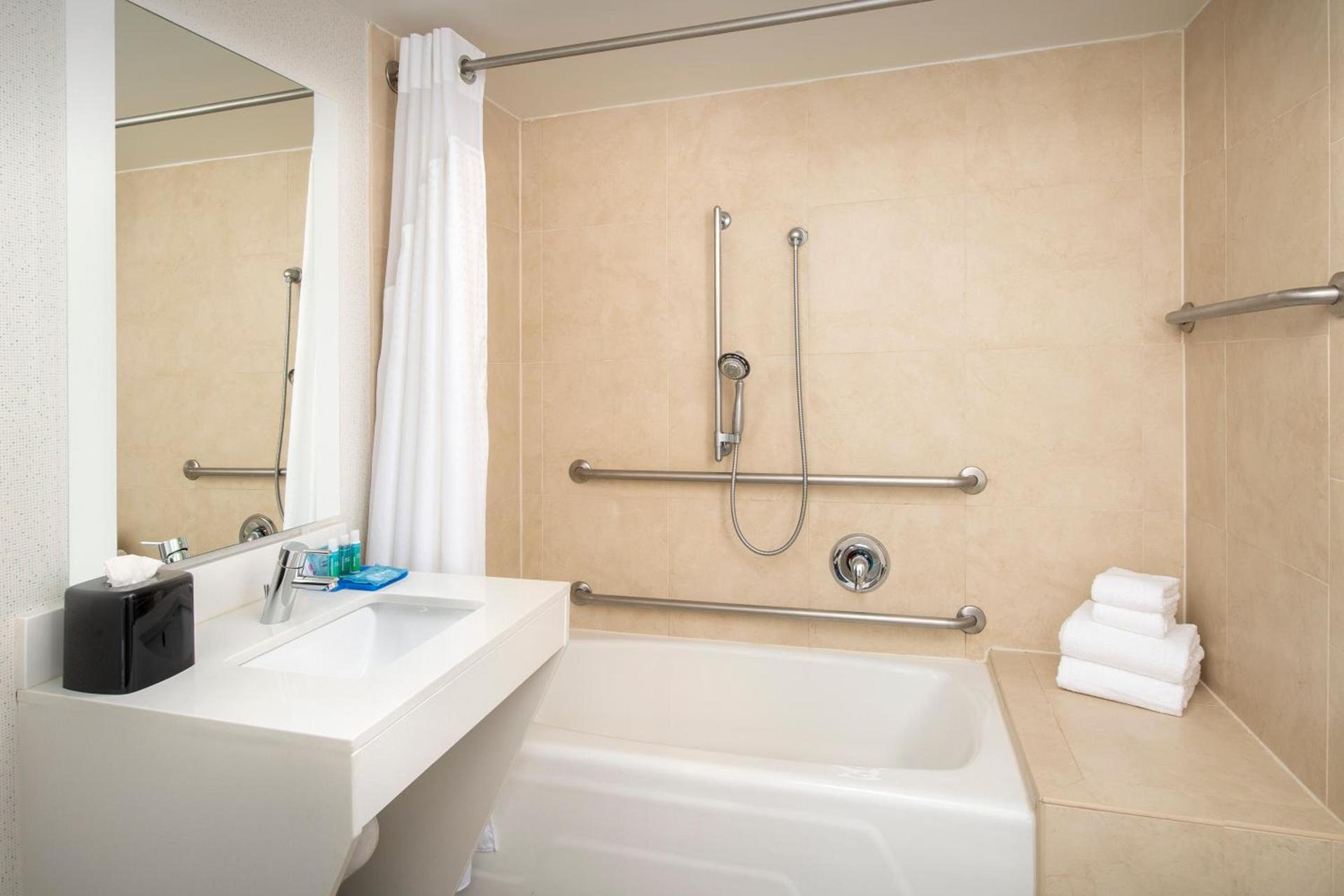 Holiday Inn Express Boston - Saugus by IHG photo 10