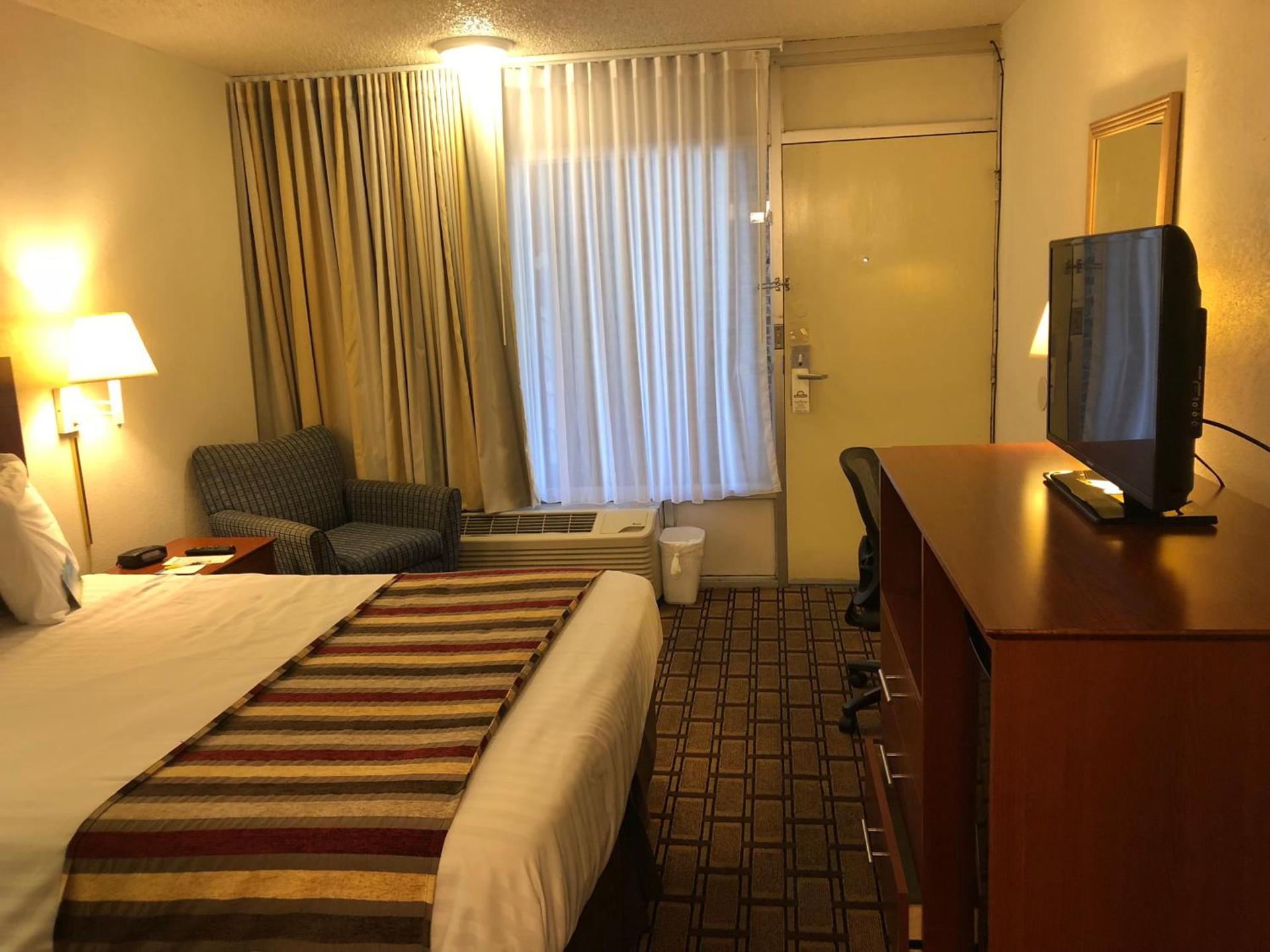 Days Inn by Wyndham Natchez photo 52