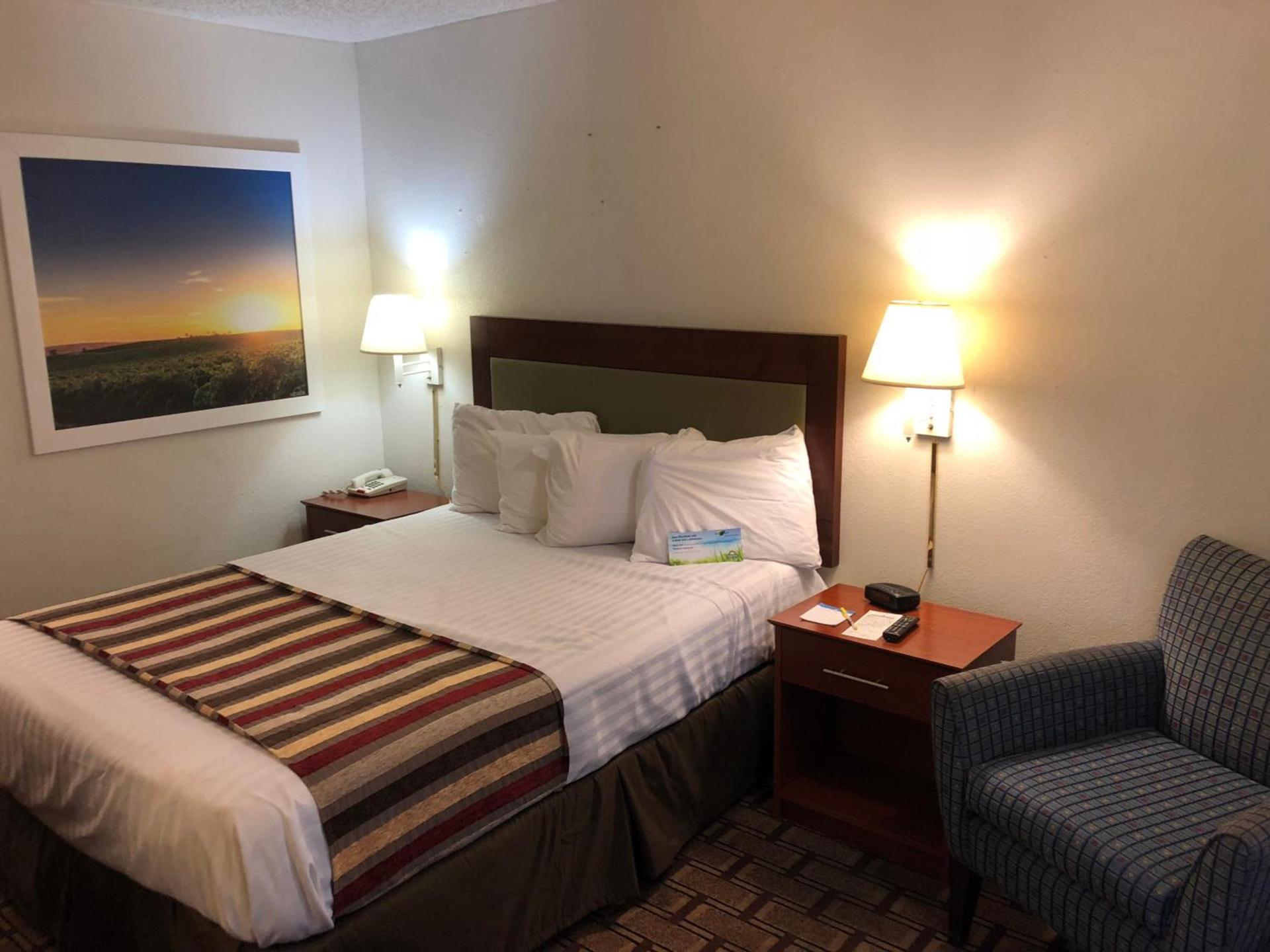 Days Inn by Wyndham Natchez photo 51