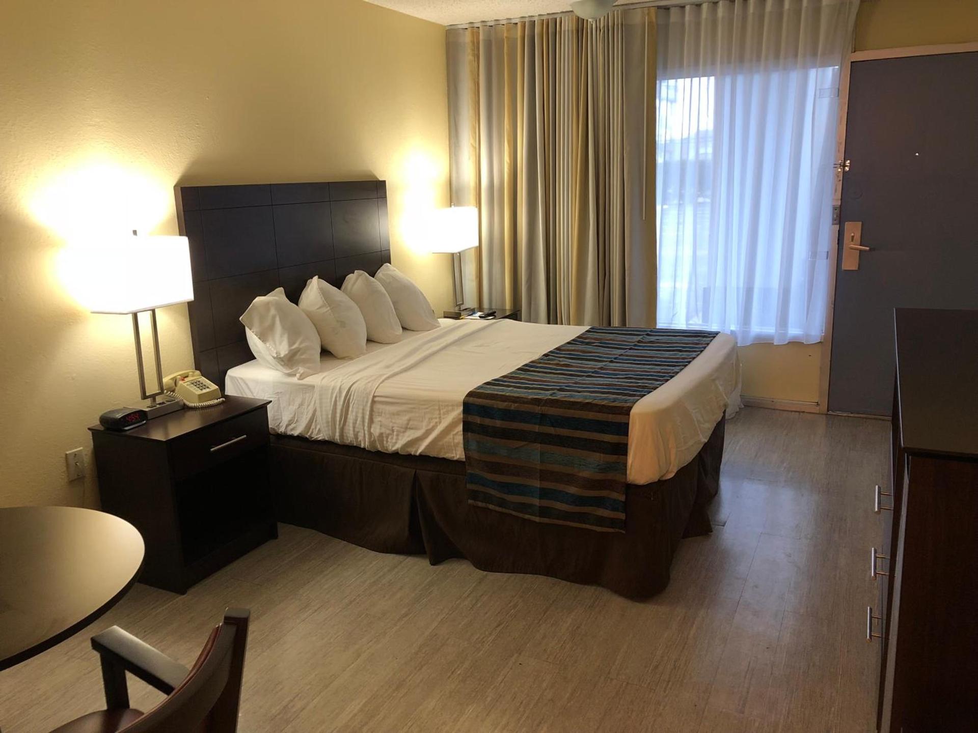 Days Inn by Wyndham Natchez photo 47