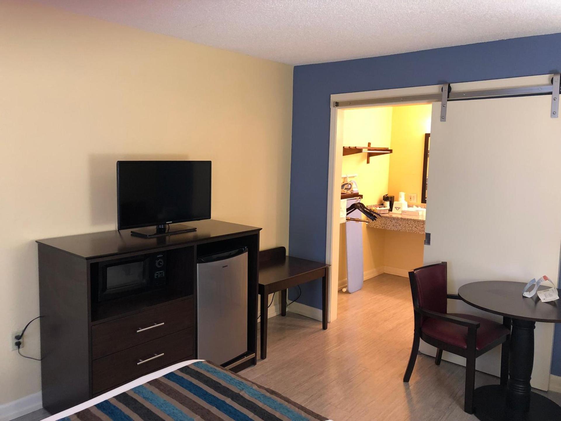 Days Inn by Wyndham Natchez photo 46