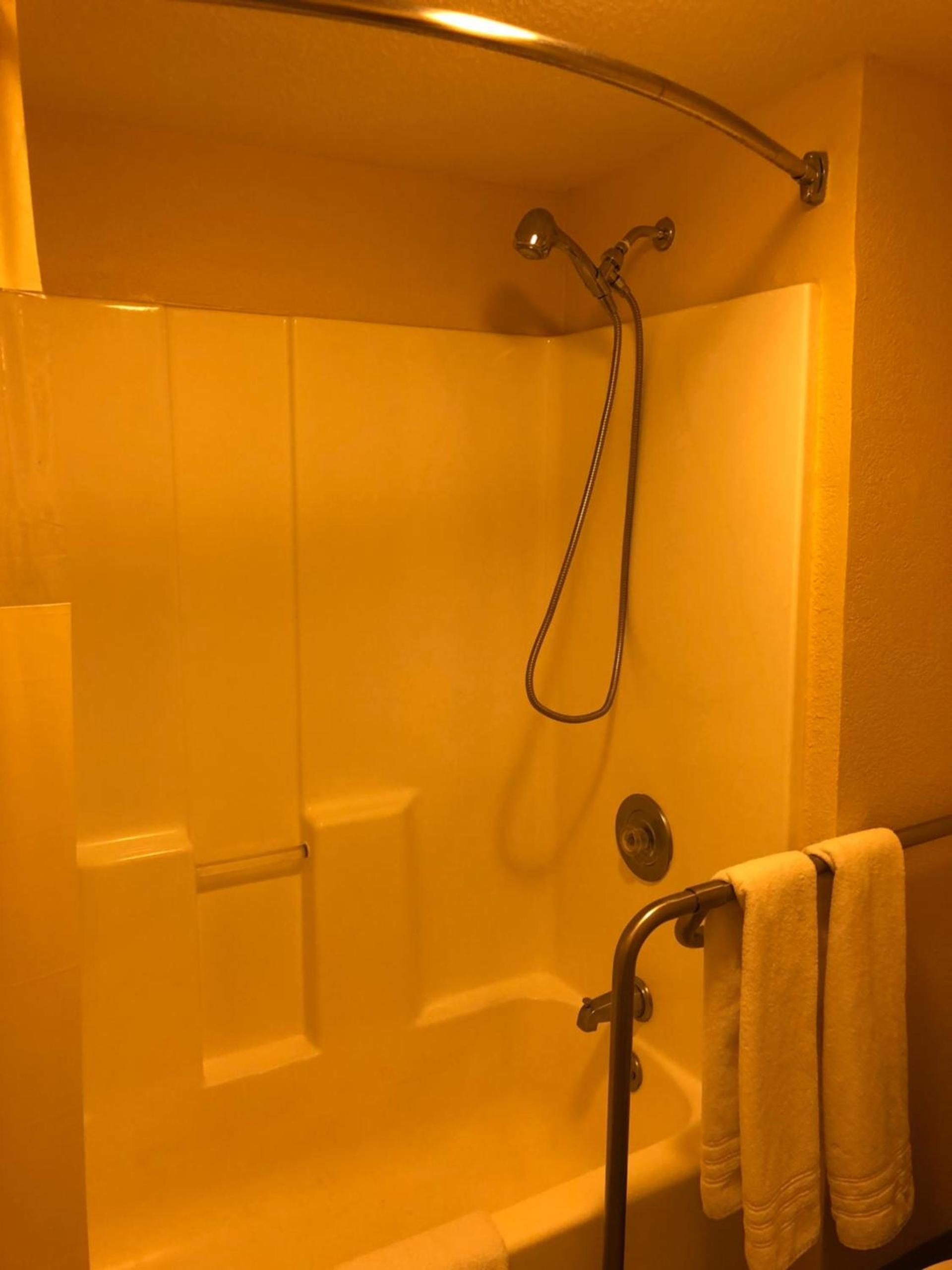 Days Inn by Wyndham Natchez photo 43