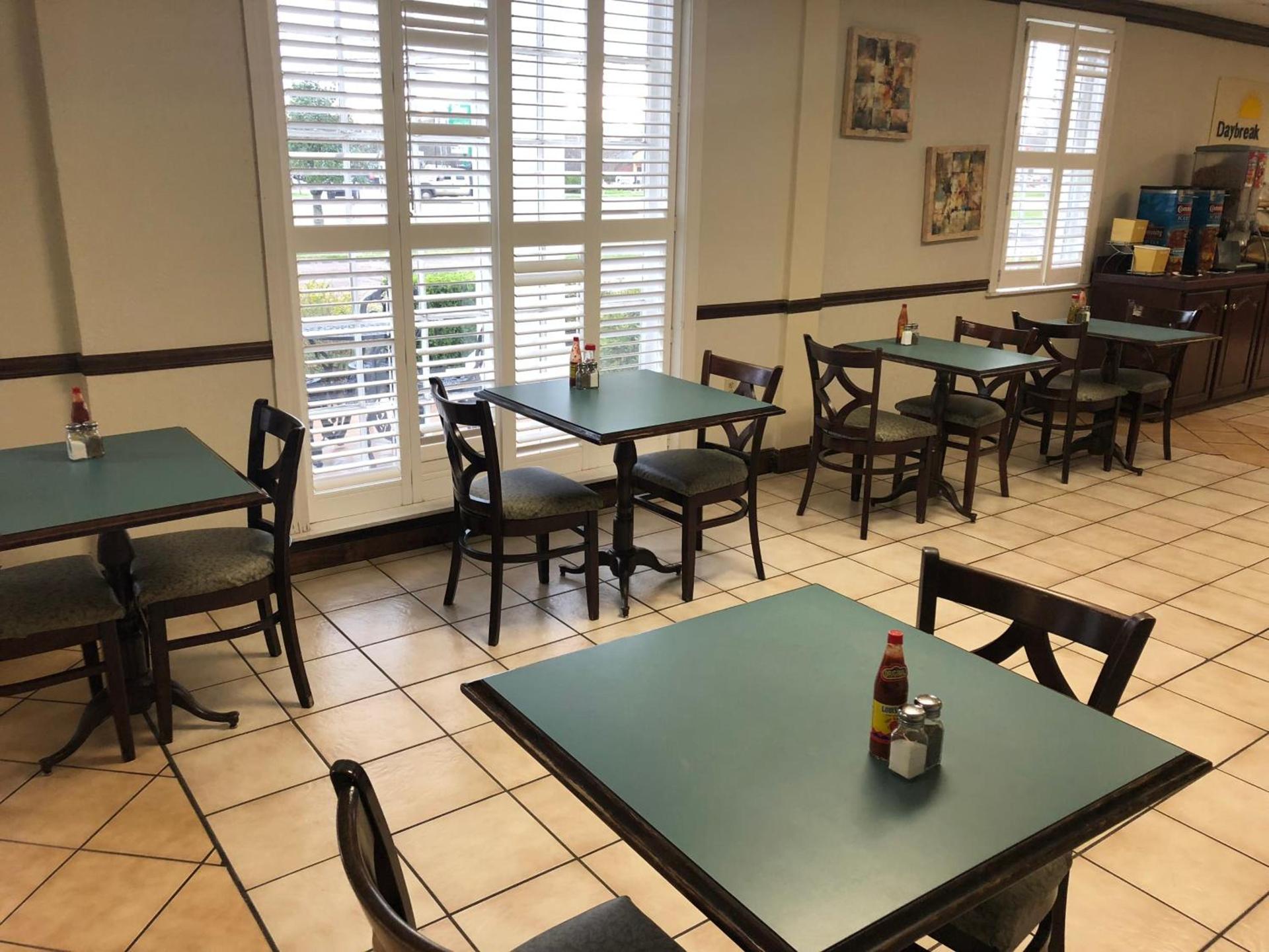 Days Inn by Wyndham Natchez photo 37