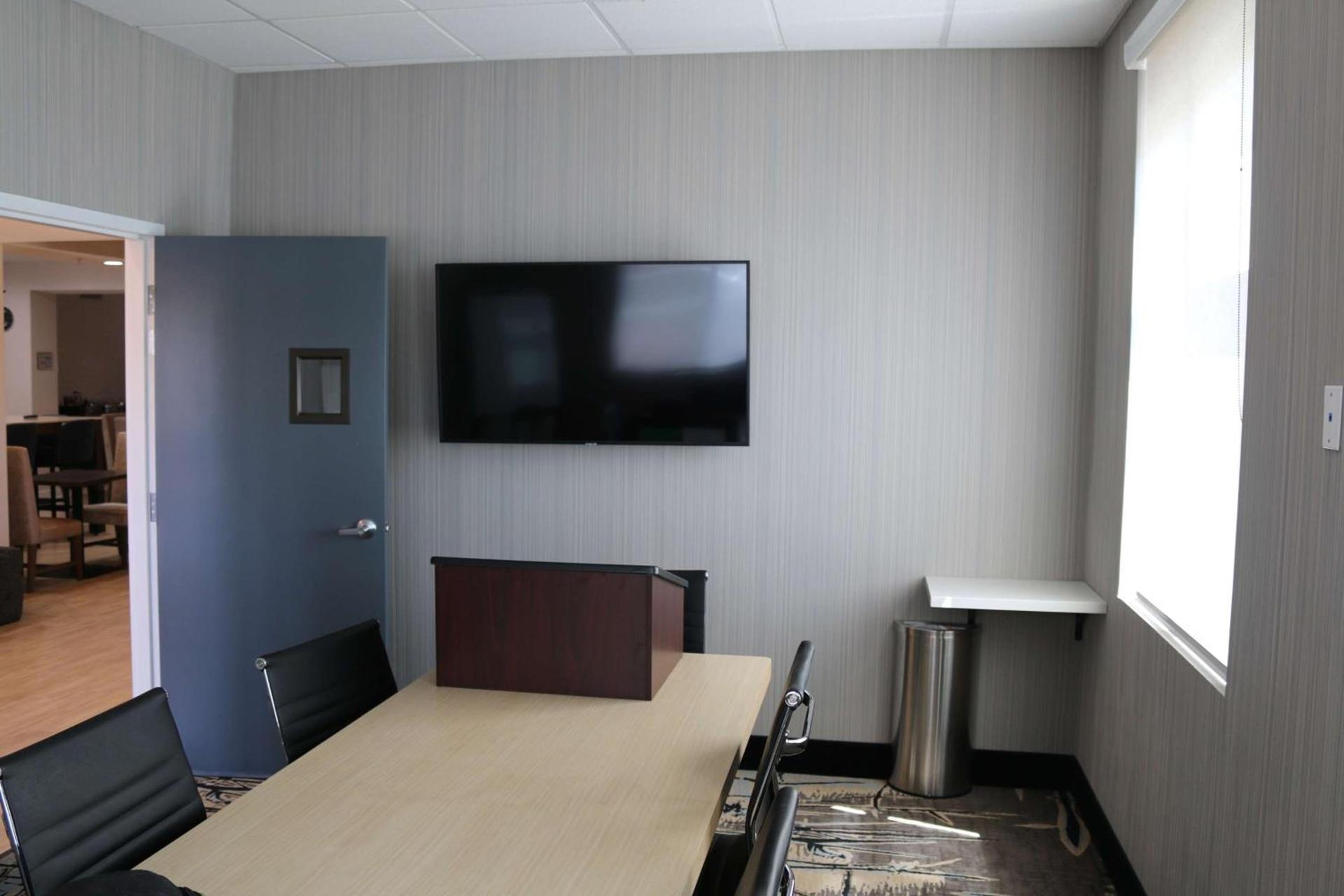 Best Western Plus New Barstow Inn & Suites photo 22