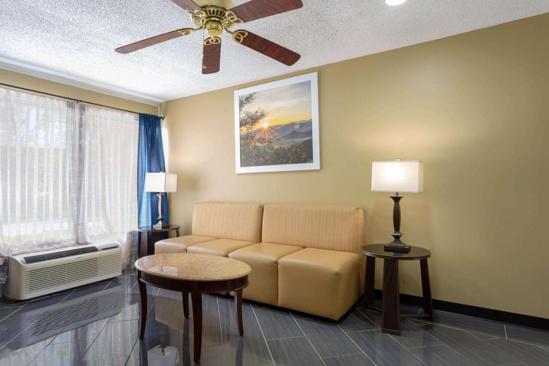 Days Inn by Wyndham Greensboro Airport photo 19