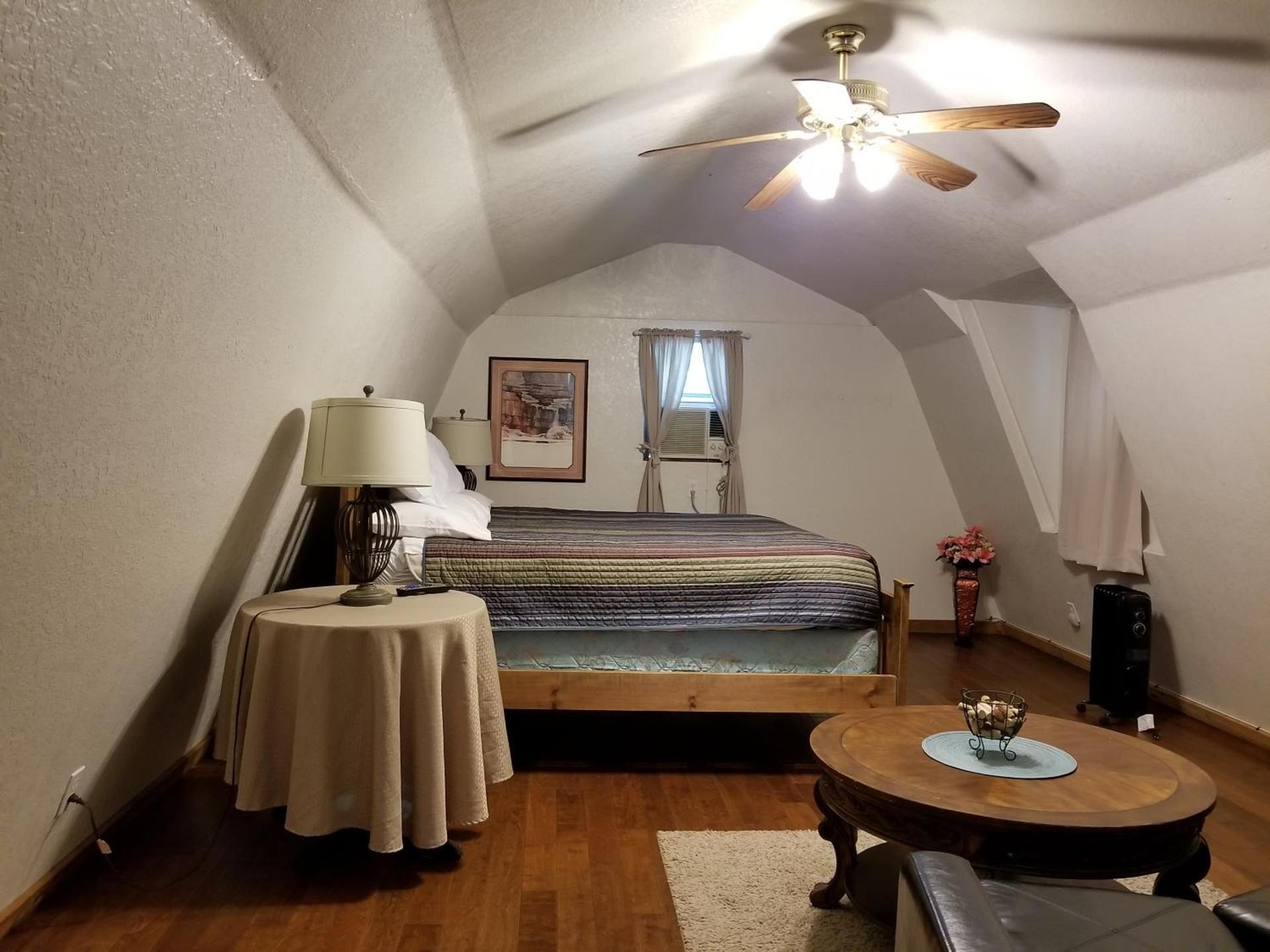 Almond Cabin photo 8