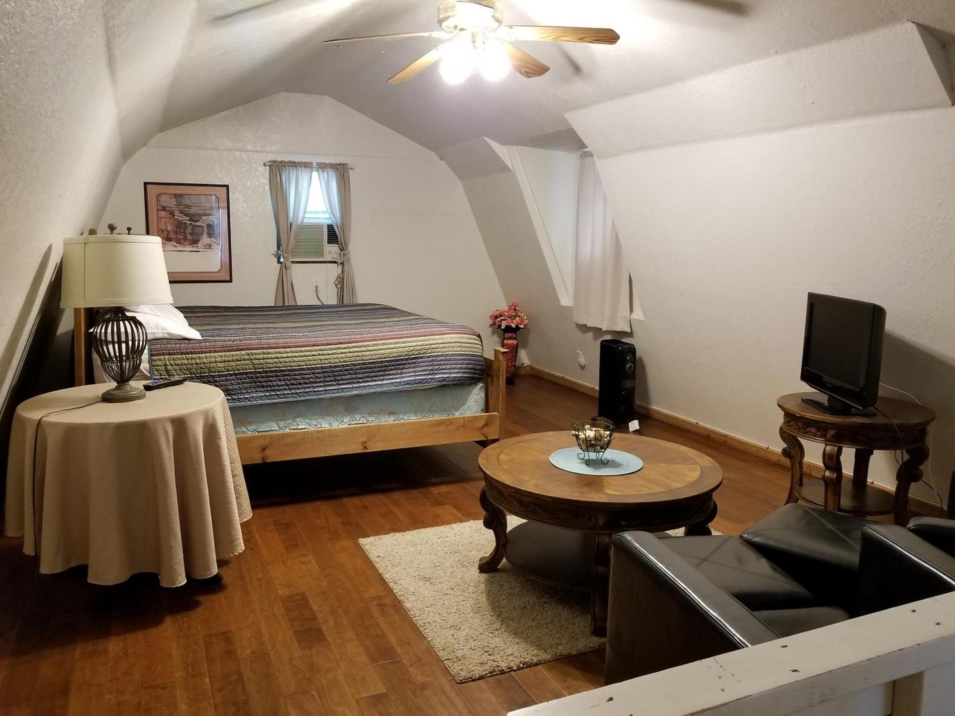 Almond Cabin photo 7