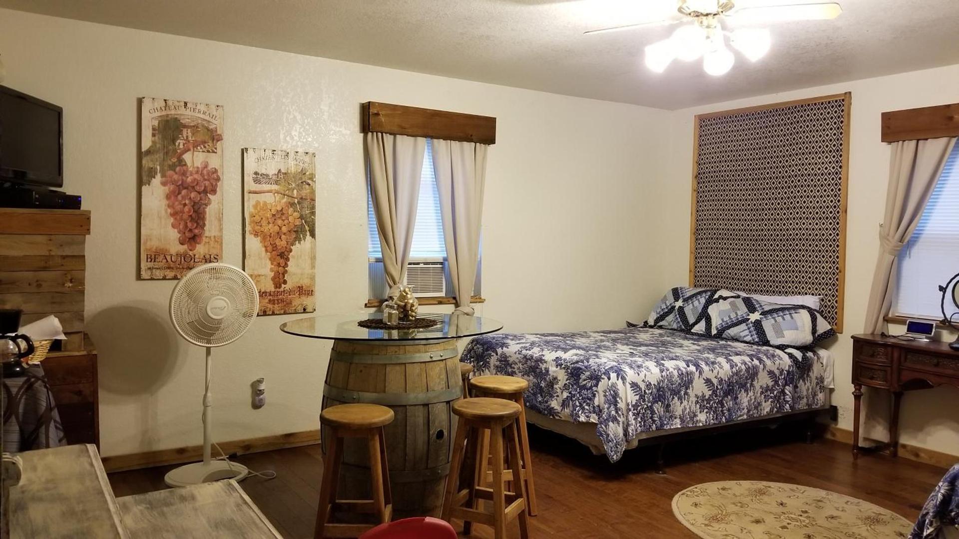 Almond Cabin photo 5