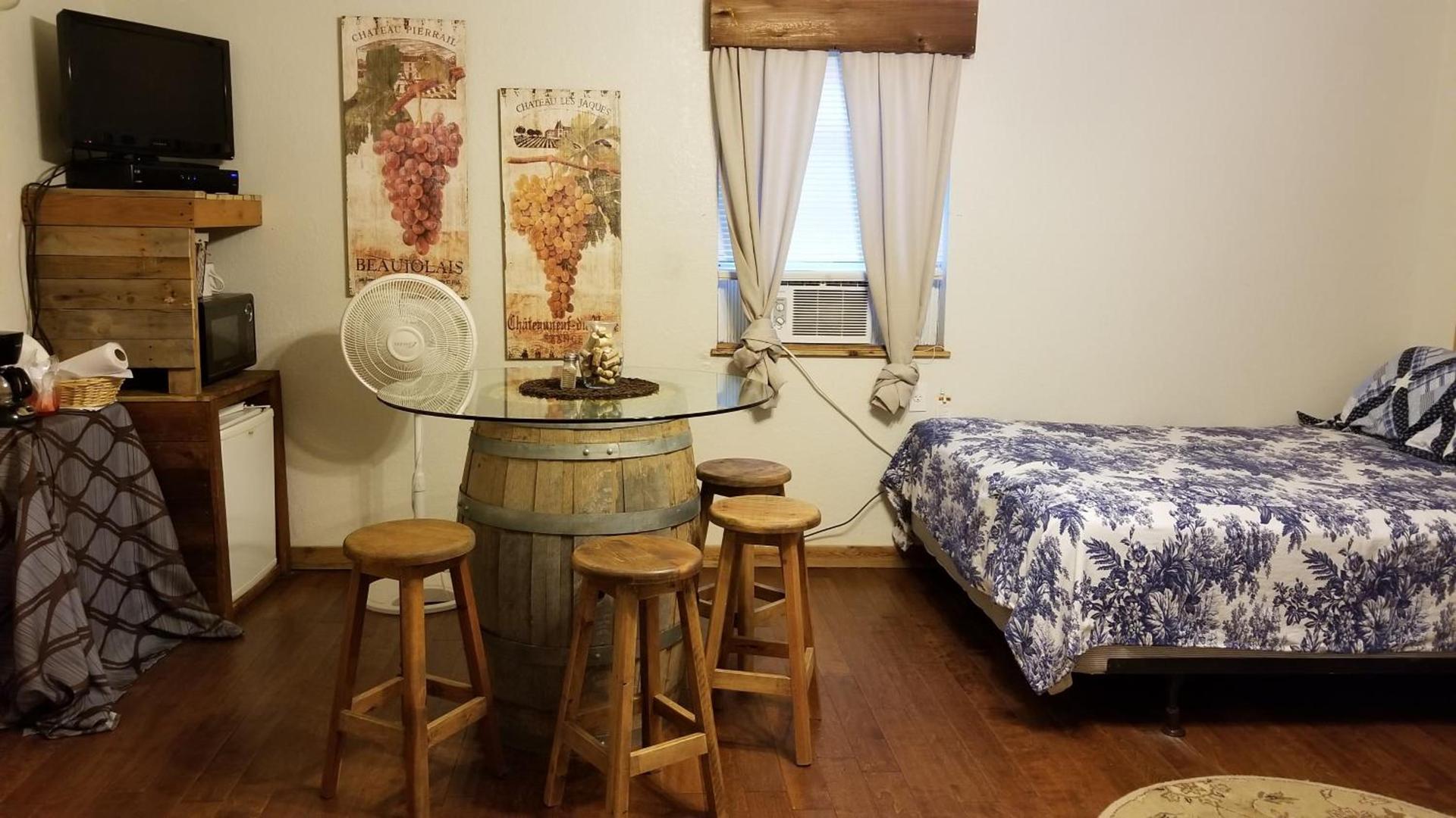 Almond Cabin photo 4