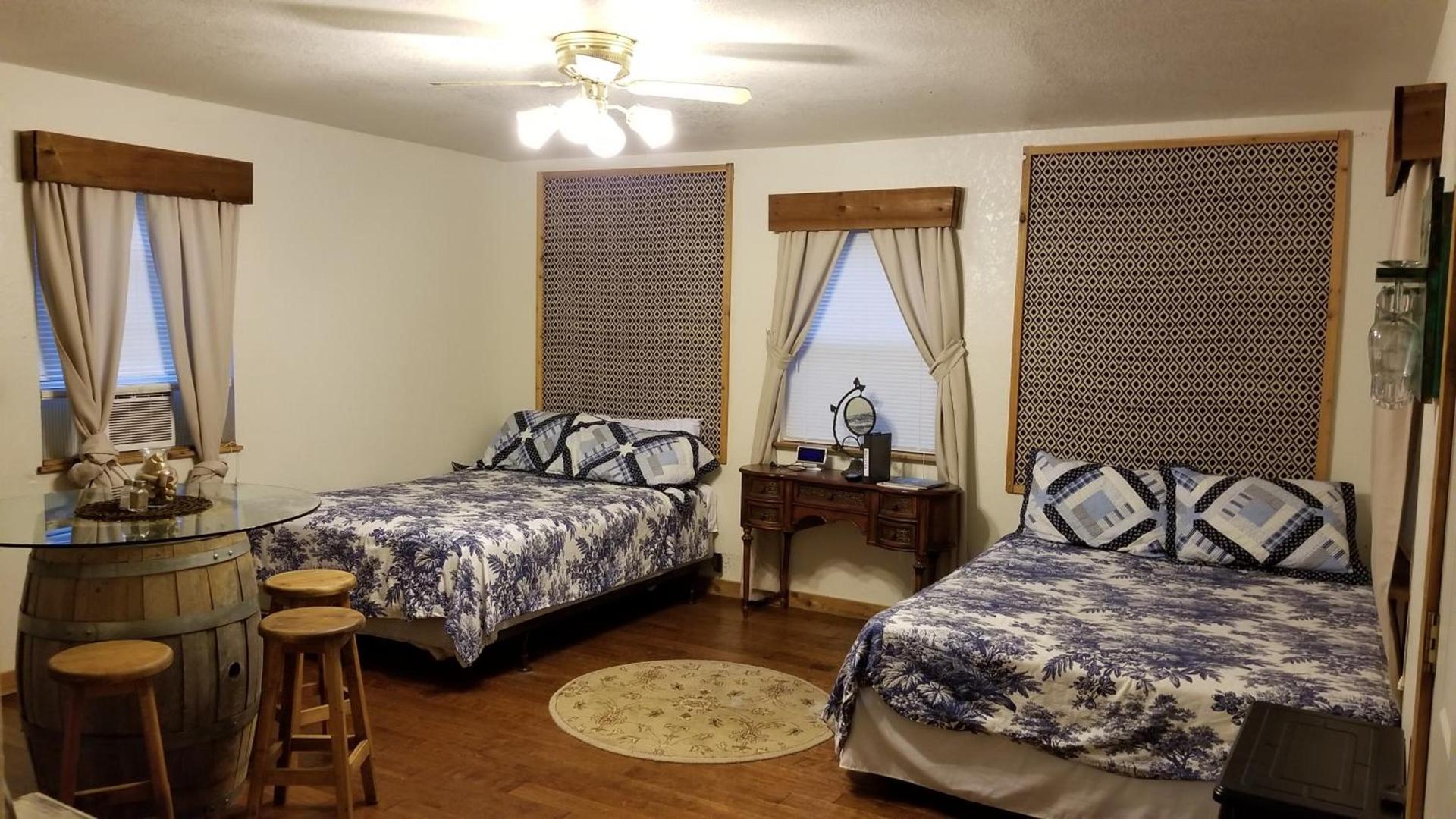 Almond Cabin photo 3